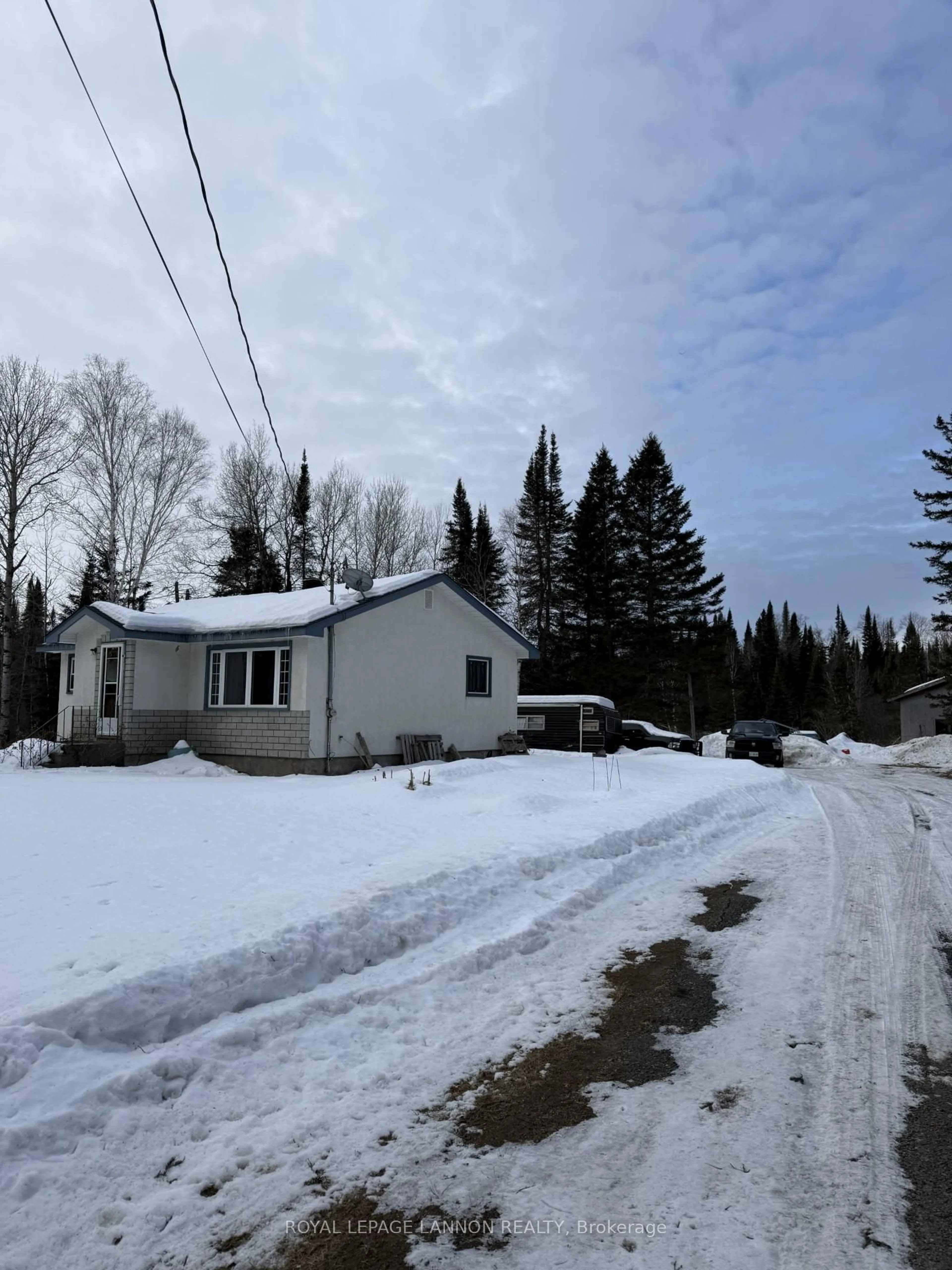 A pic from outside/outdoor area/front of a property/back of a property/a pic from drone, street for 6407 Mapleward Rd, Thunder Bay Ontario P7G 2K1