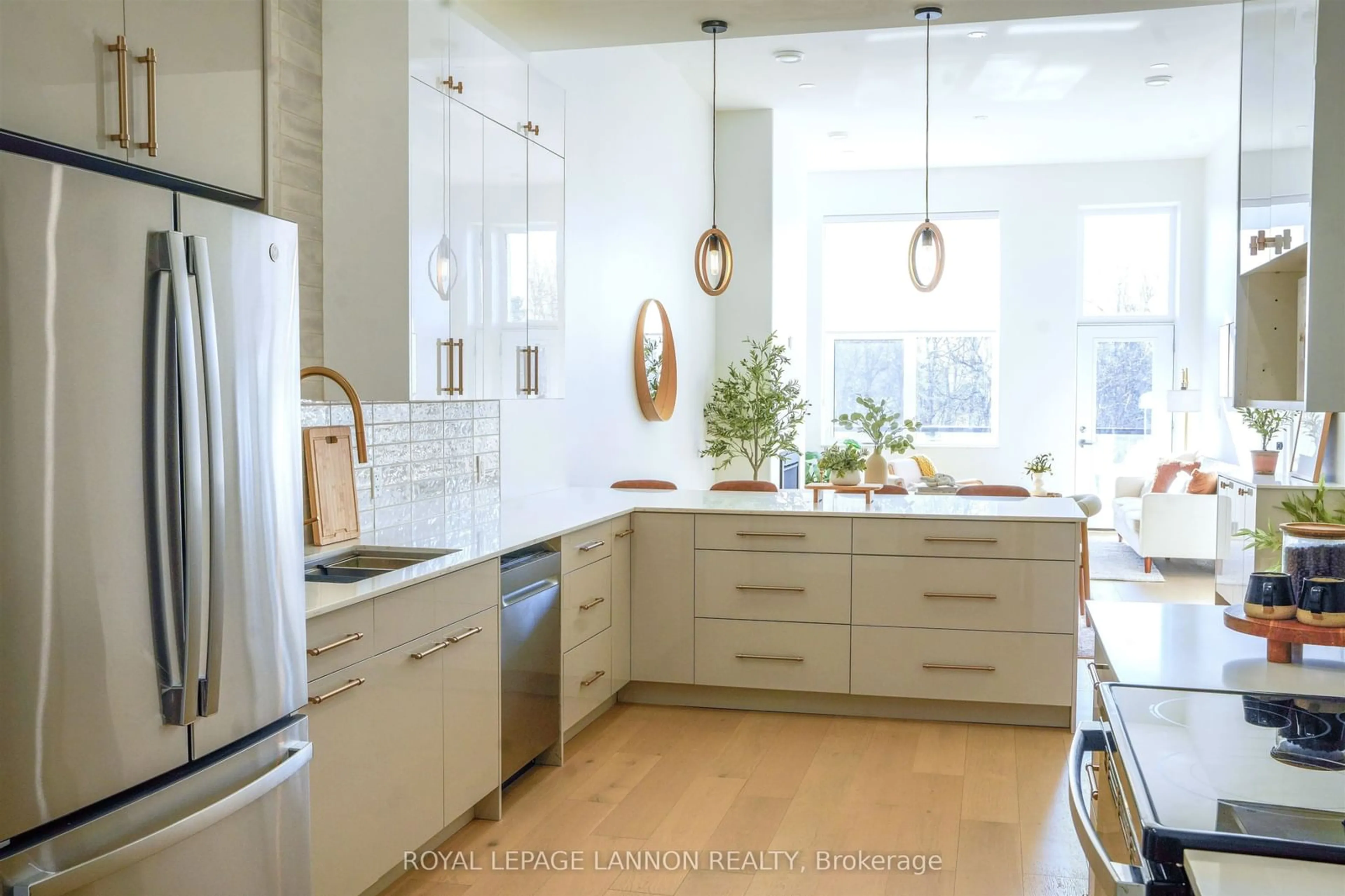 Contemporary kitchen, ceramic/tile floor for 96 HIGH St #3218, Thunder Bay Ontario P7A 5R3