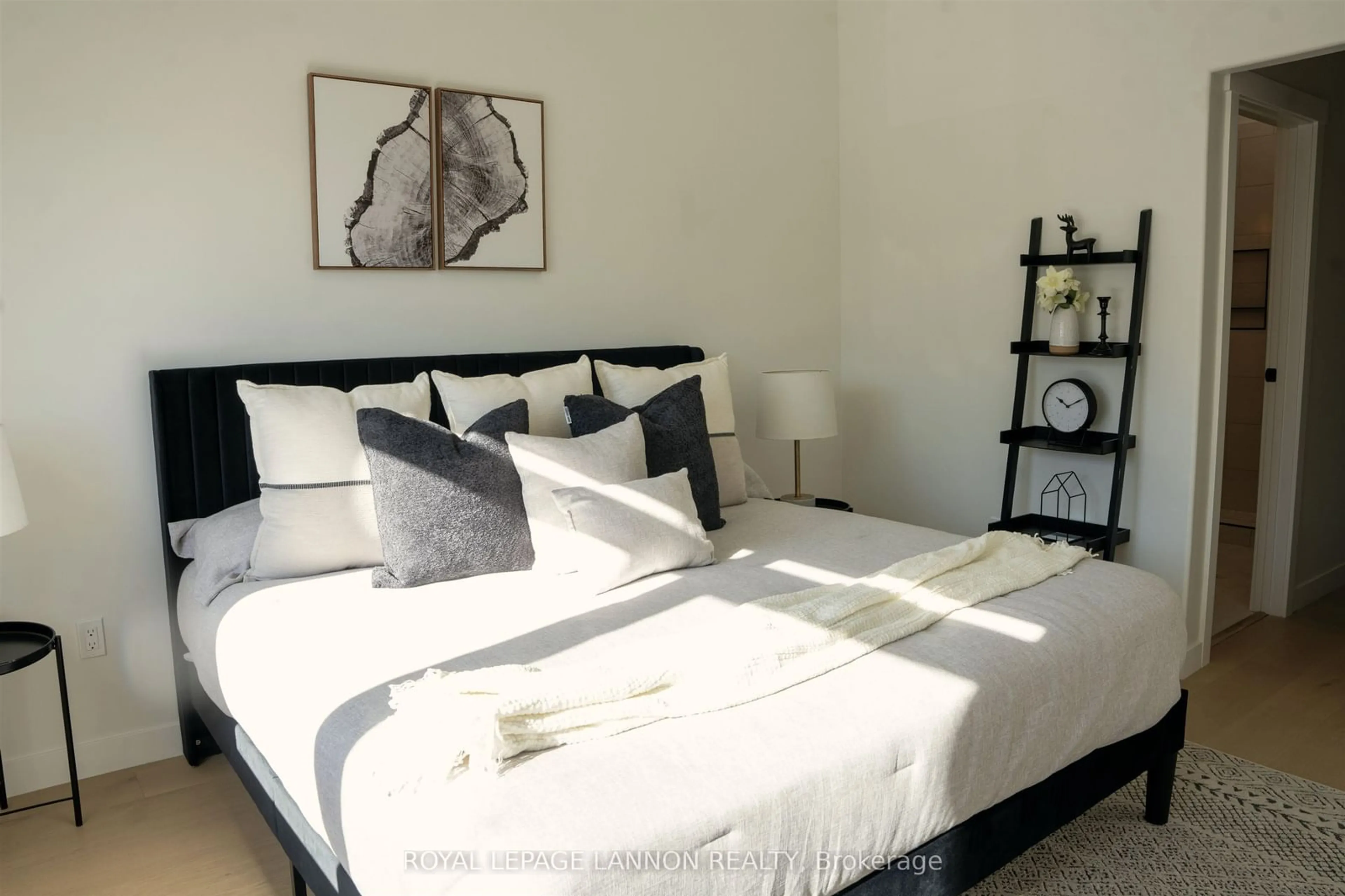 Bedroom with bed, unknown for 96 HIGH St #3218, Thunder Bay Ontario P7A 5R3