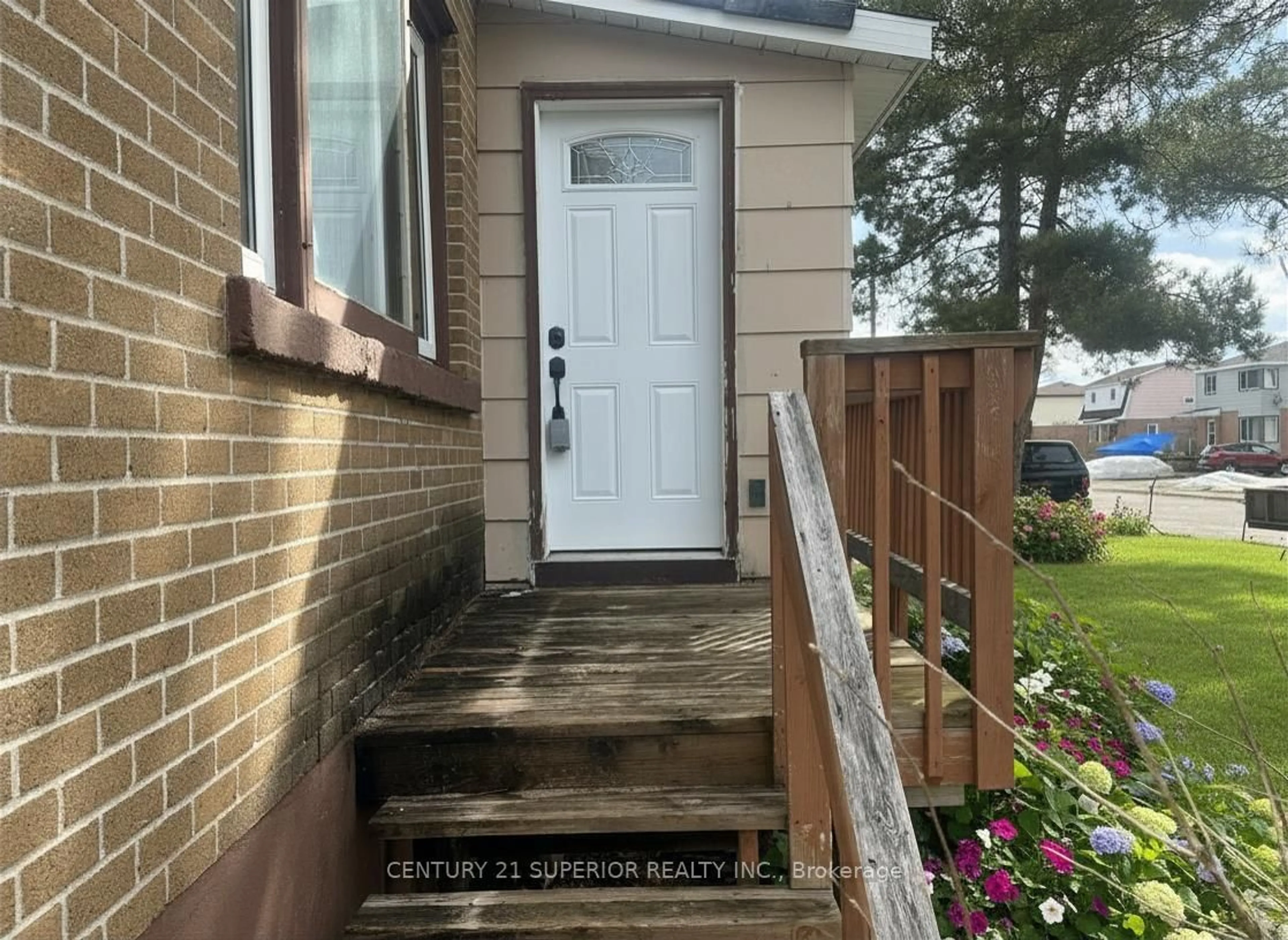 Indoor entryway for 101 Brompton Rd, Red Rock Ontario P0T 2P0
