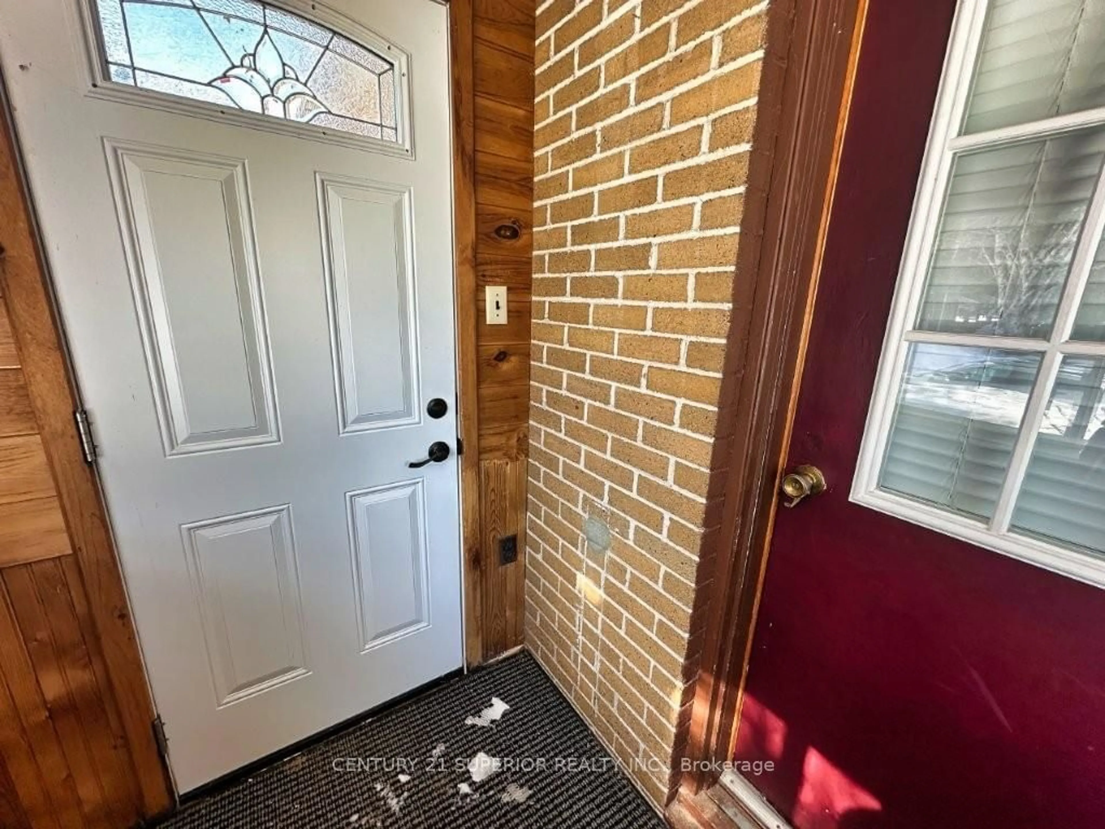 Indoor entryway for 101 Brompton Rd, Red Rock Ontario P0T 2P0
