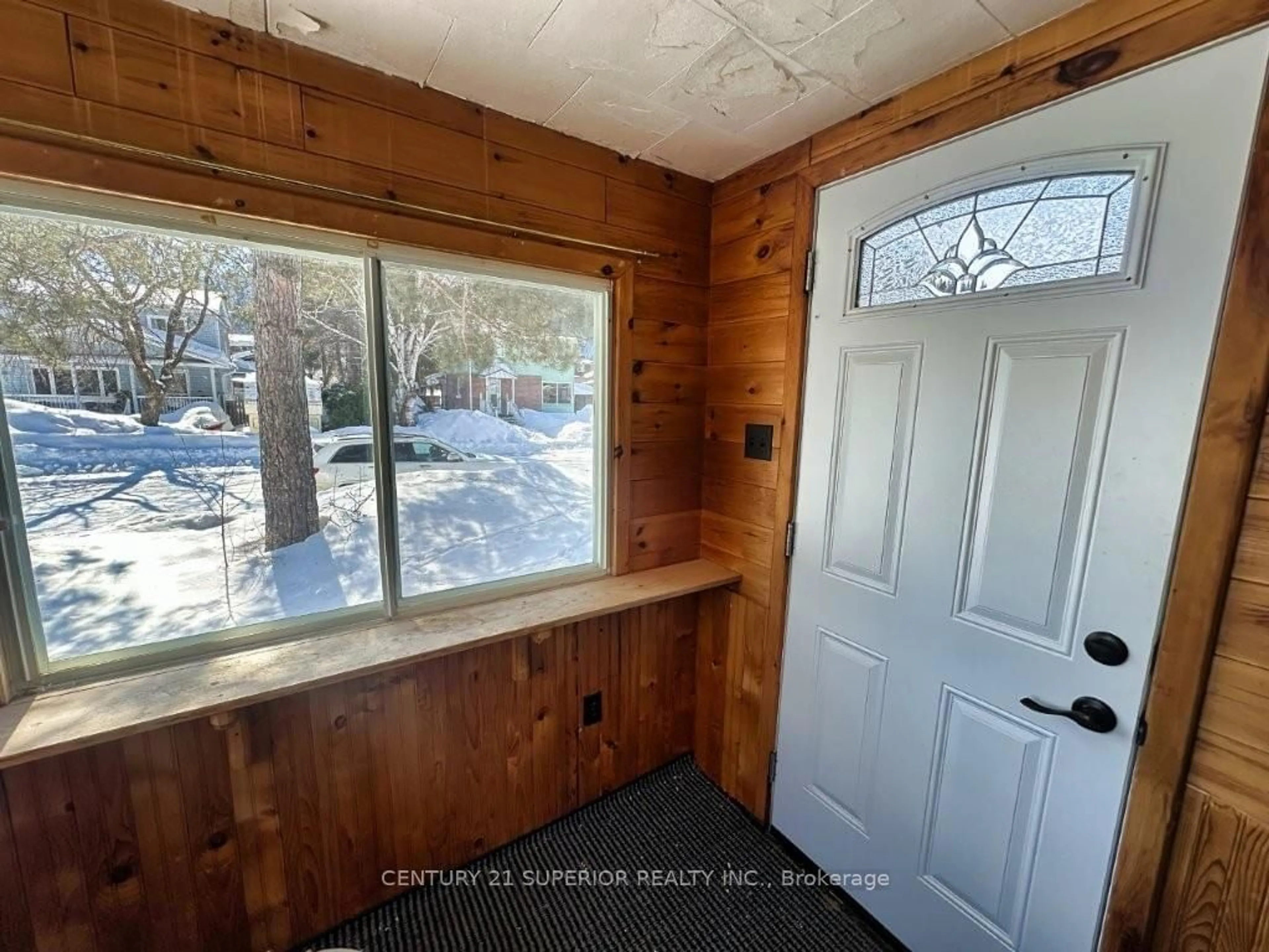 Indoor entryway for 101 Brompton Rd, Red Rock Ontario P0T 2P0