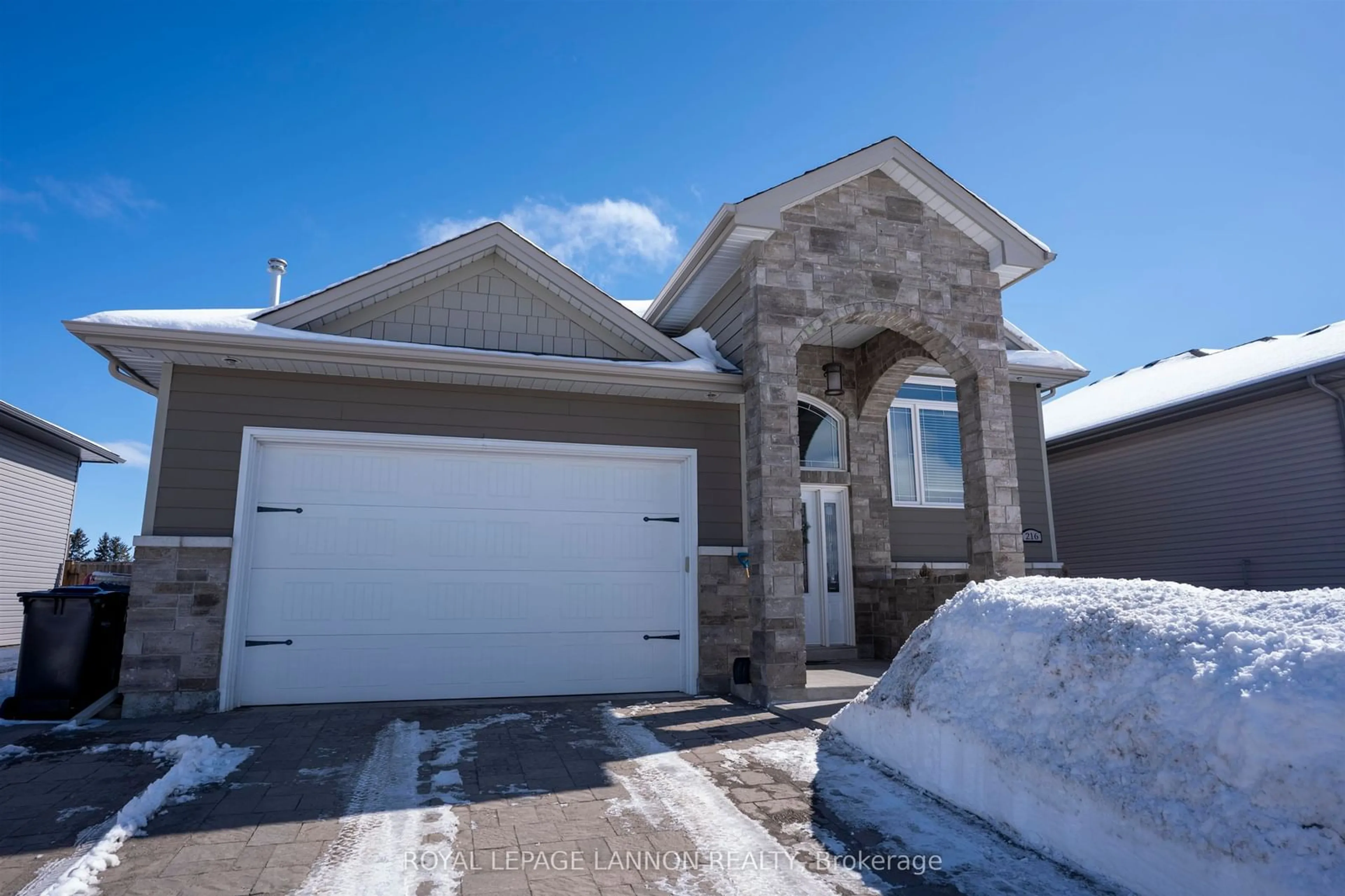 Unknown for 216 Cougar Cres, Thunder Bay Ontario P7C 0B2