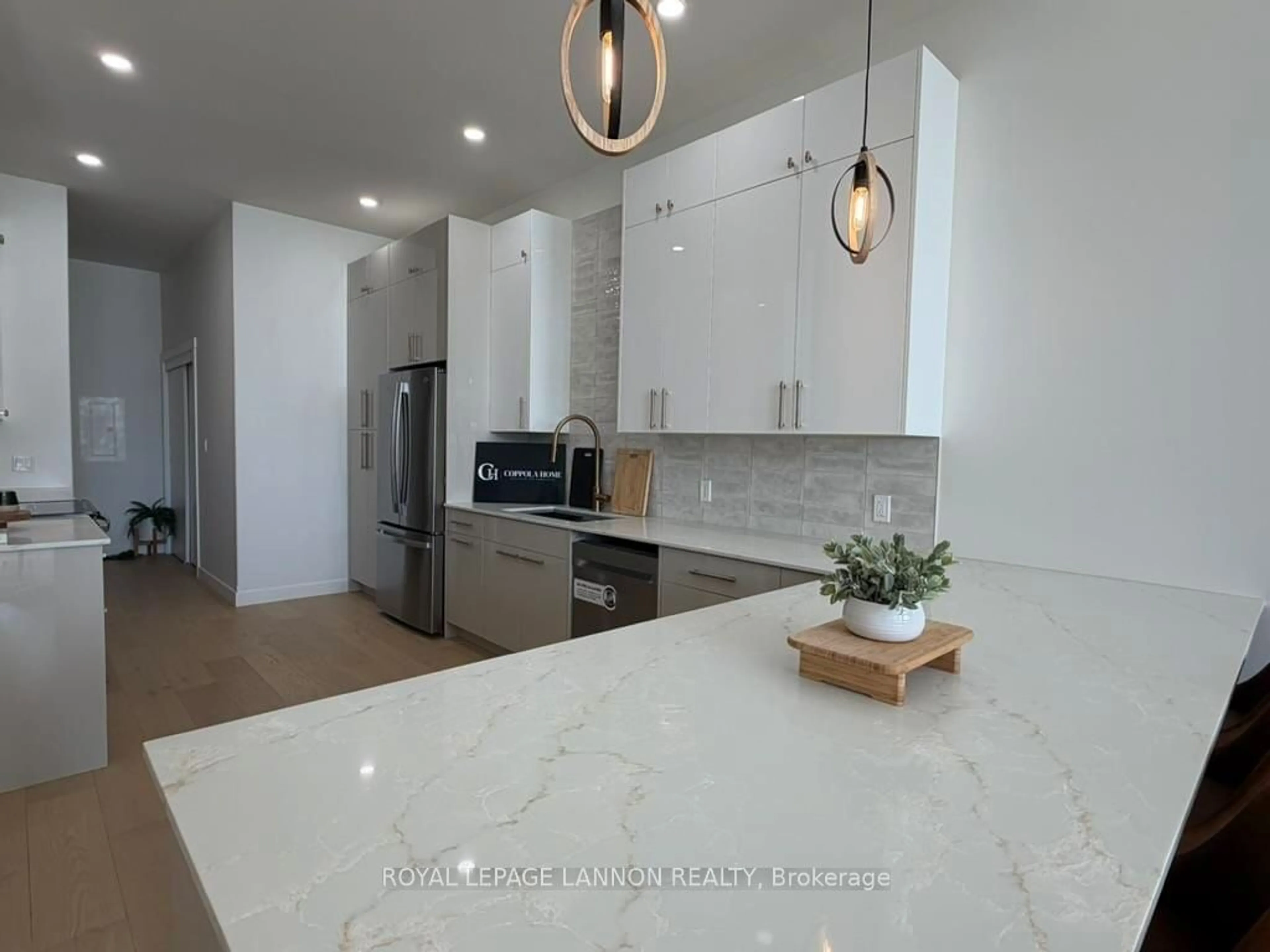 Contemporary kitchen, ceramic/tile floor for 96 HIGH St #3211, Thunder Bay Ontario P7A 5R3