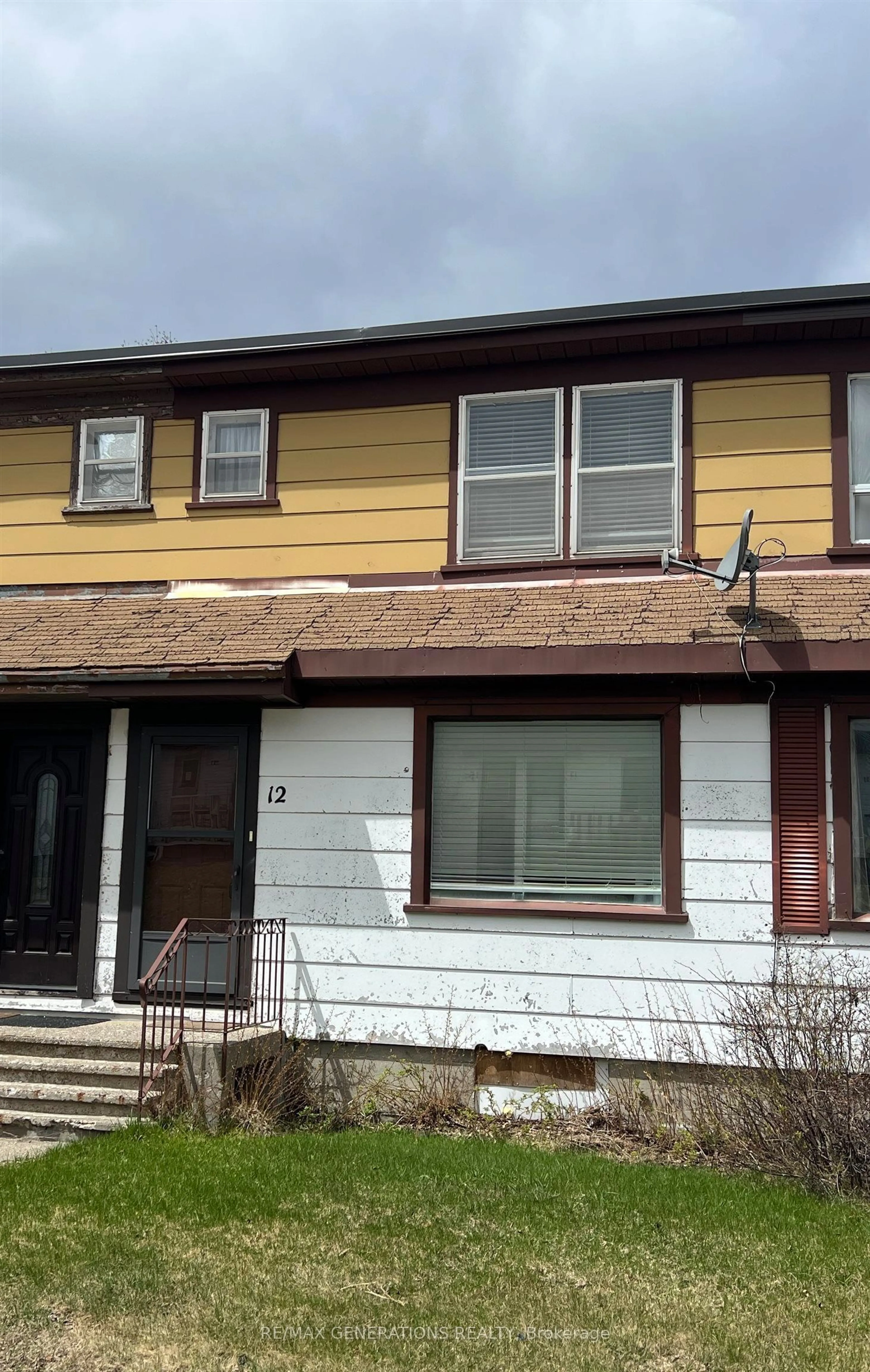 Home with vinyl exterior material, street for 12 McCullough St, Marathon Ontario P0T 2E0