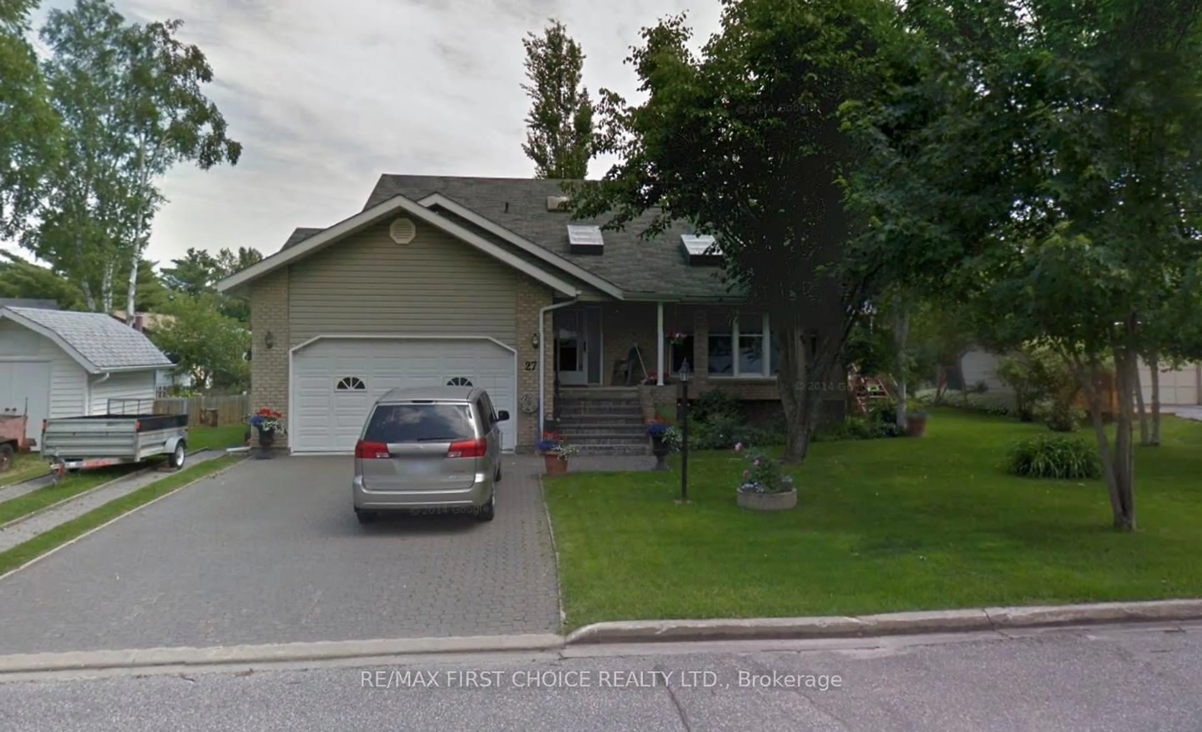 Home with vinyl exterior material, street for 27 Dingwall Pkwy, Dryden Ontario P8N 1T5