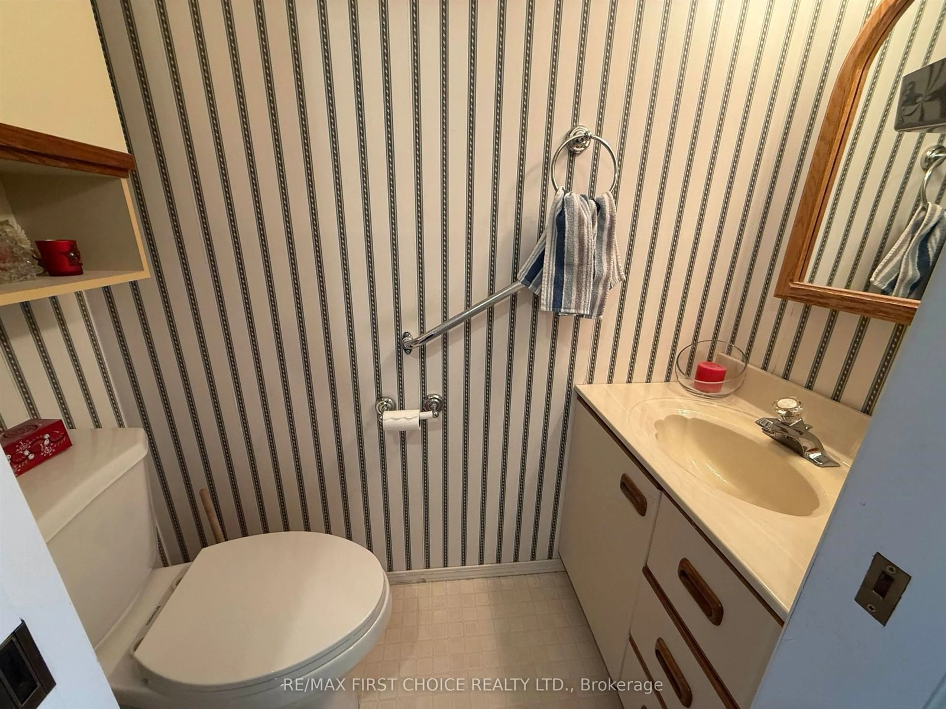Standard bathroom, floor is not visible for 27 Dingwall Pkwy, Dryden Ontario P8N 1T5