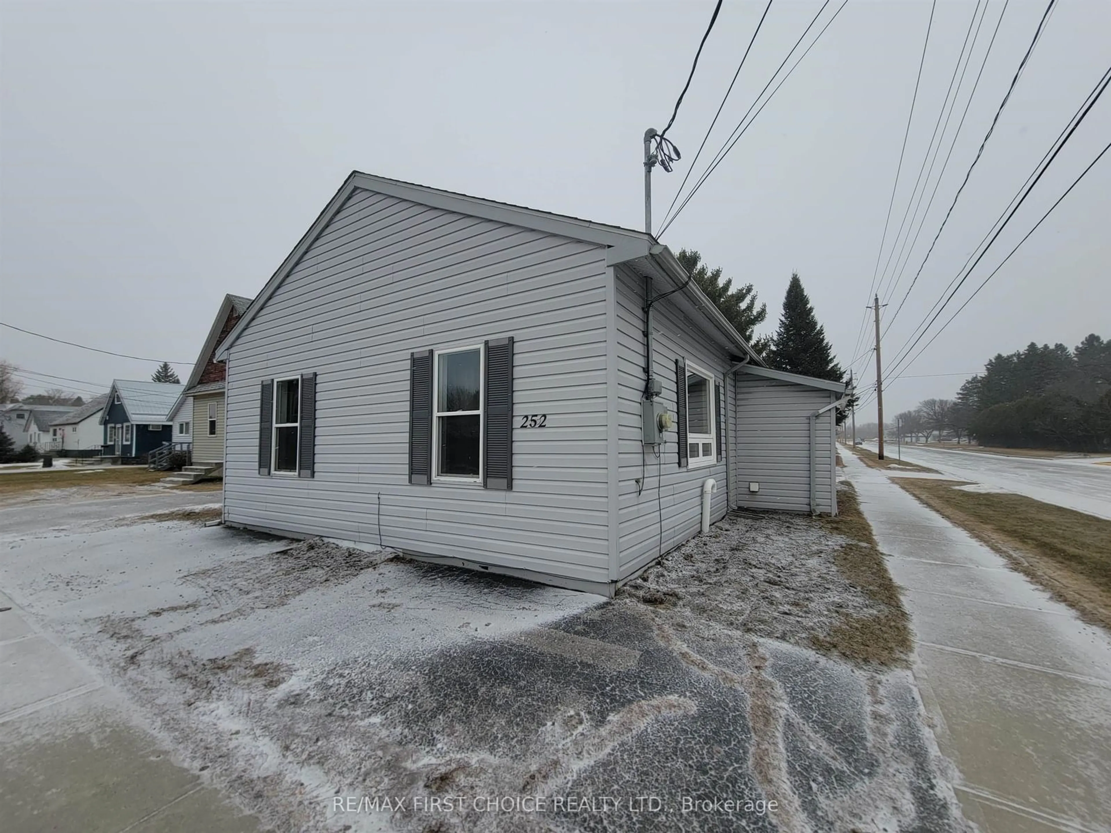 Unknown for 252 Sixth St, Fort Frances Ontario P9A 1W7