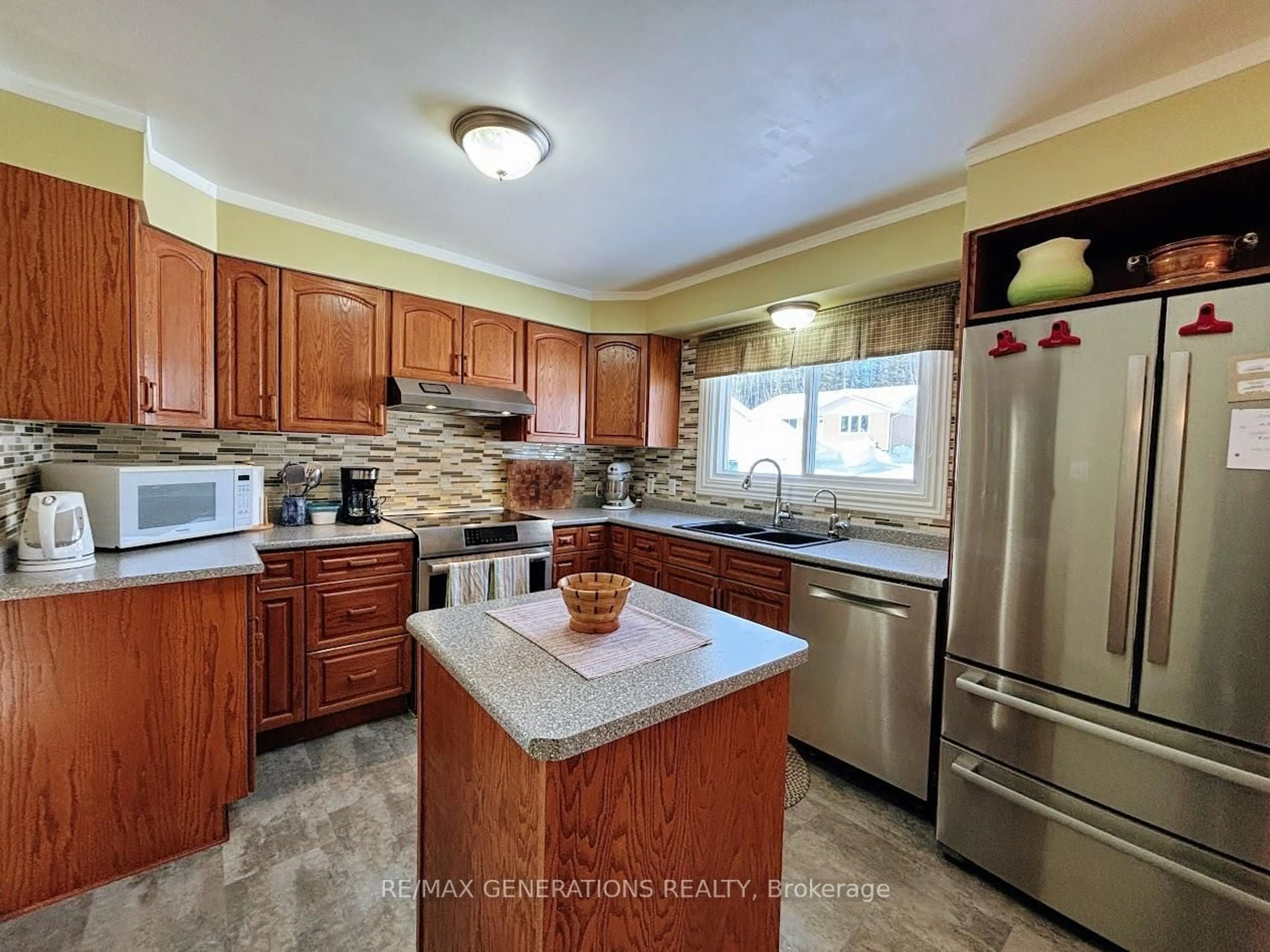 Standard kitchen, ceramic/tile floor for 48 Redwing Ave, Manitouwadge Ontario P0T 2C0
