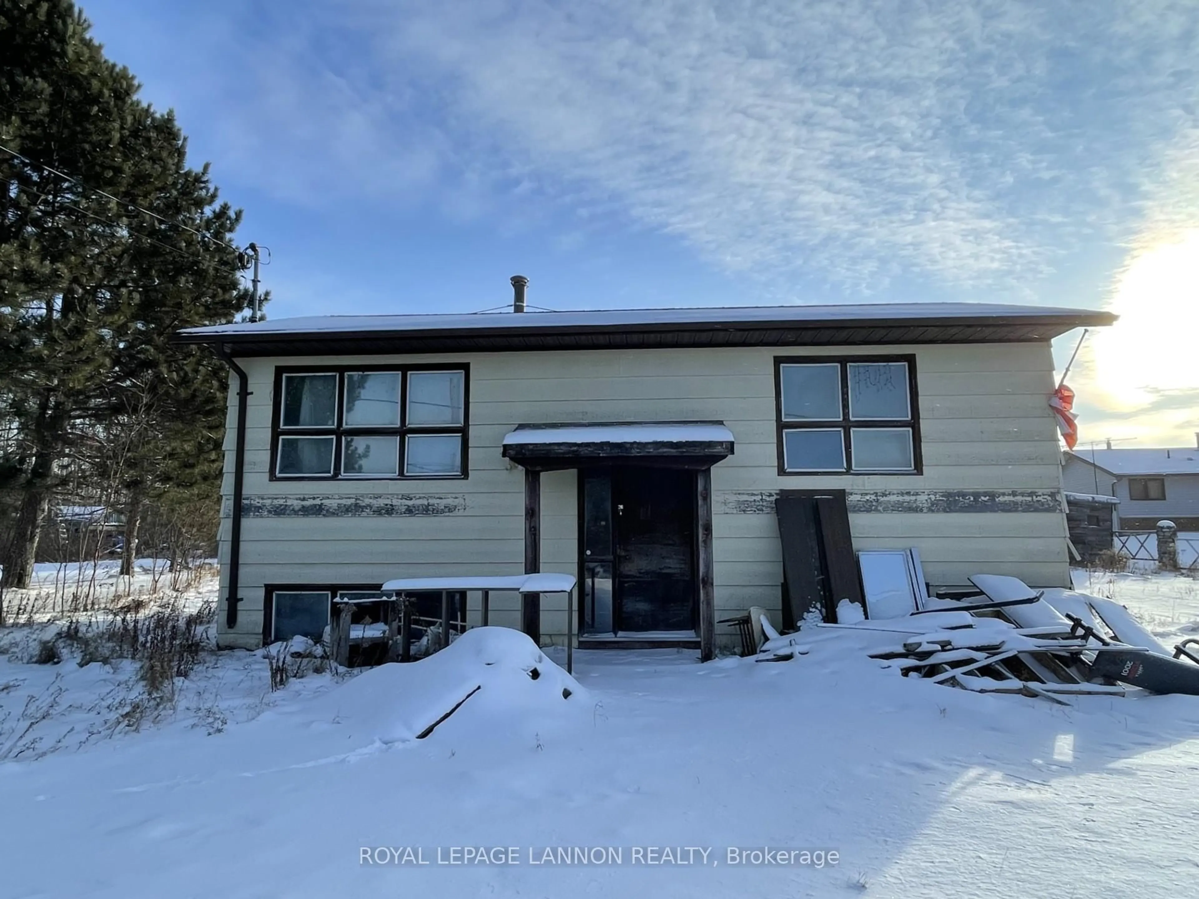 A pic from outside/outdoor area/front of a property/back of a property/a pic from drone, building for 168 North Rd, Thunder Bay Remote Area Ontario P0T 2Y0