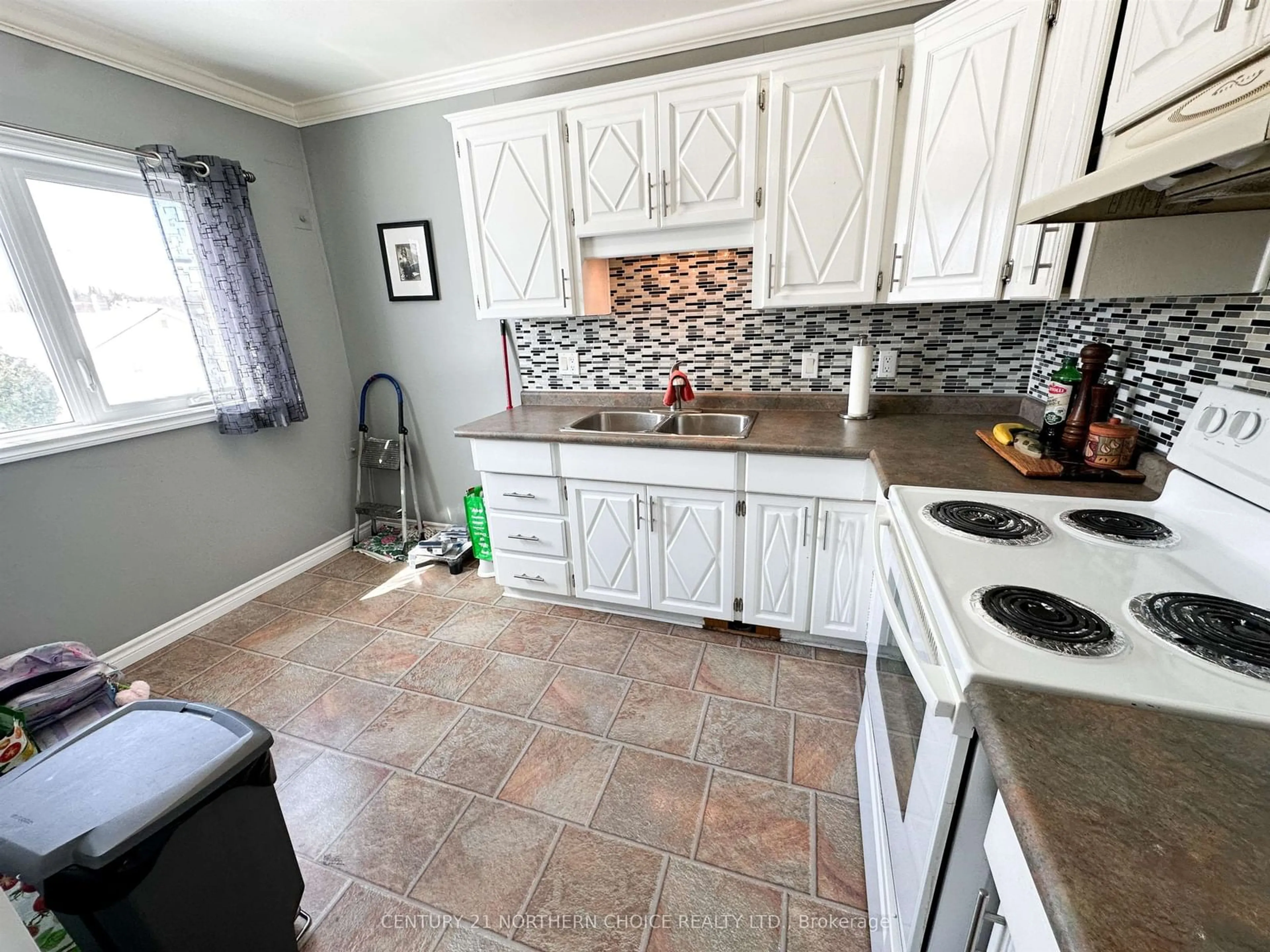 Standard kitchen, ceramic/tile floor for 6 Pine Cres, Red Lake Ontario P0V 2M0