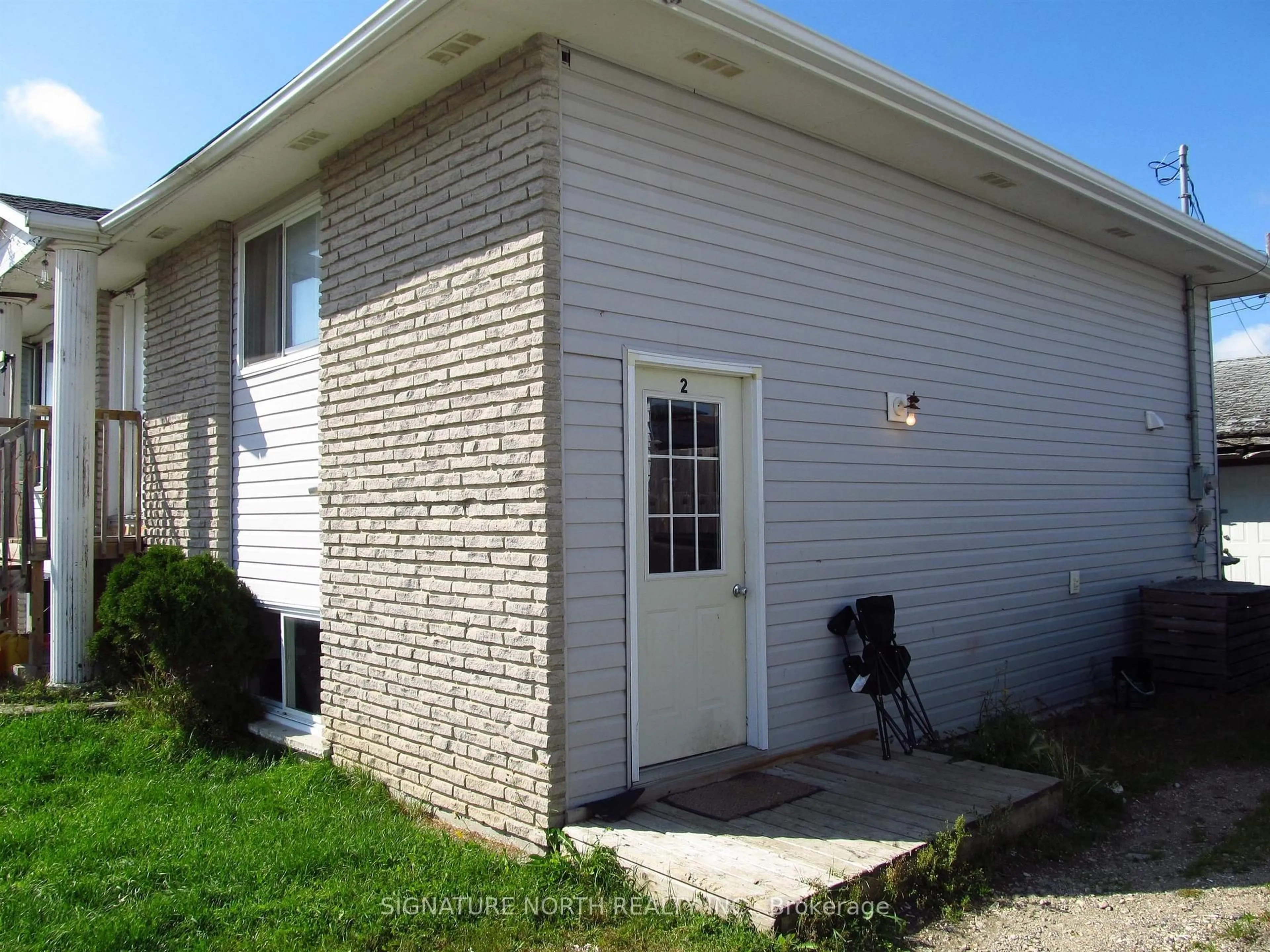 Home with vinyl exterior material, building for 110 Woodcrest, Greenstone Ontario P0T 2A0