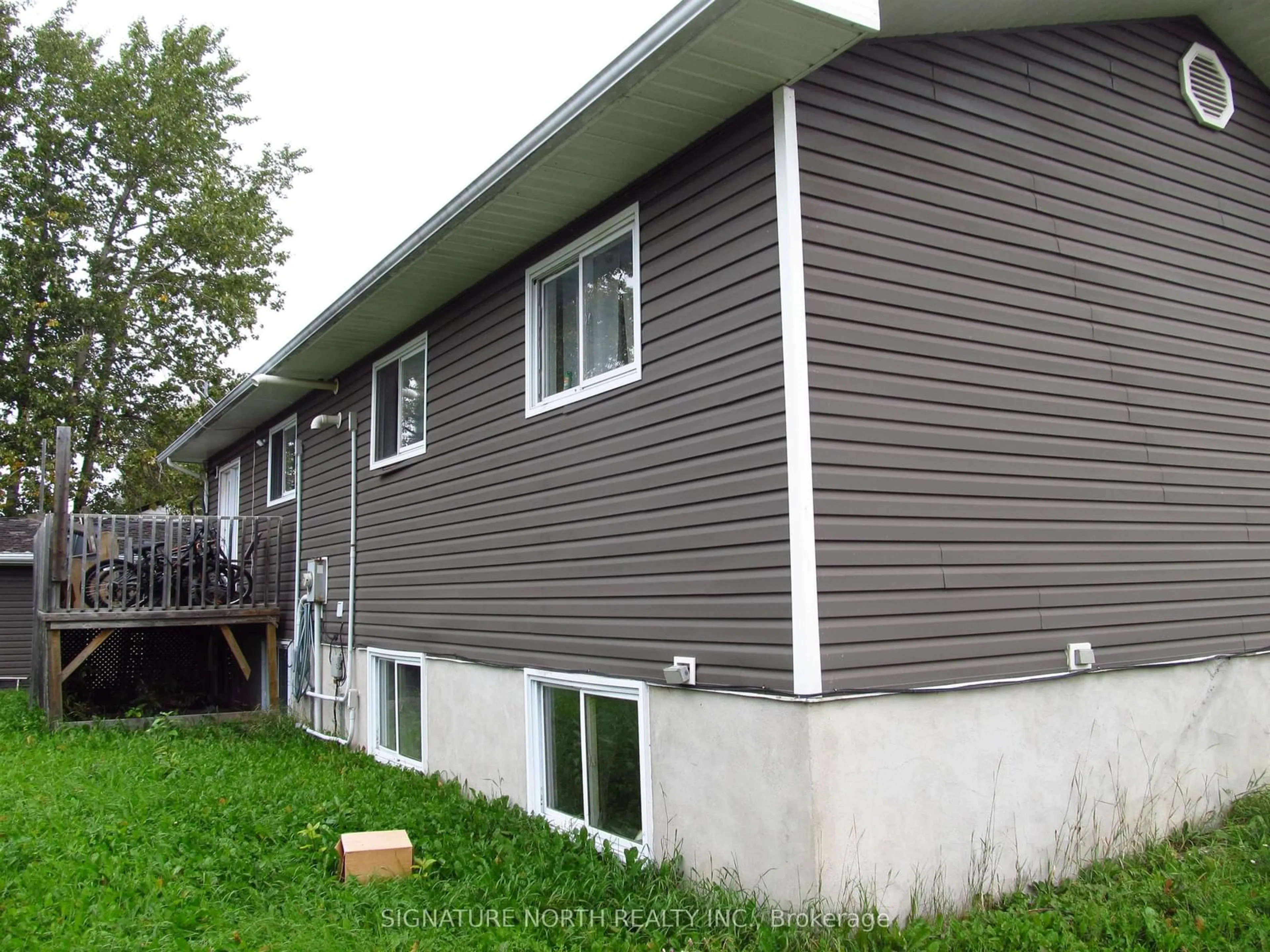 Home with vinyl exterior material, street for 108 Queen St, Greenstone Ontario P0T 2A0