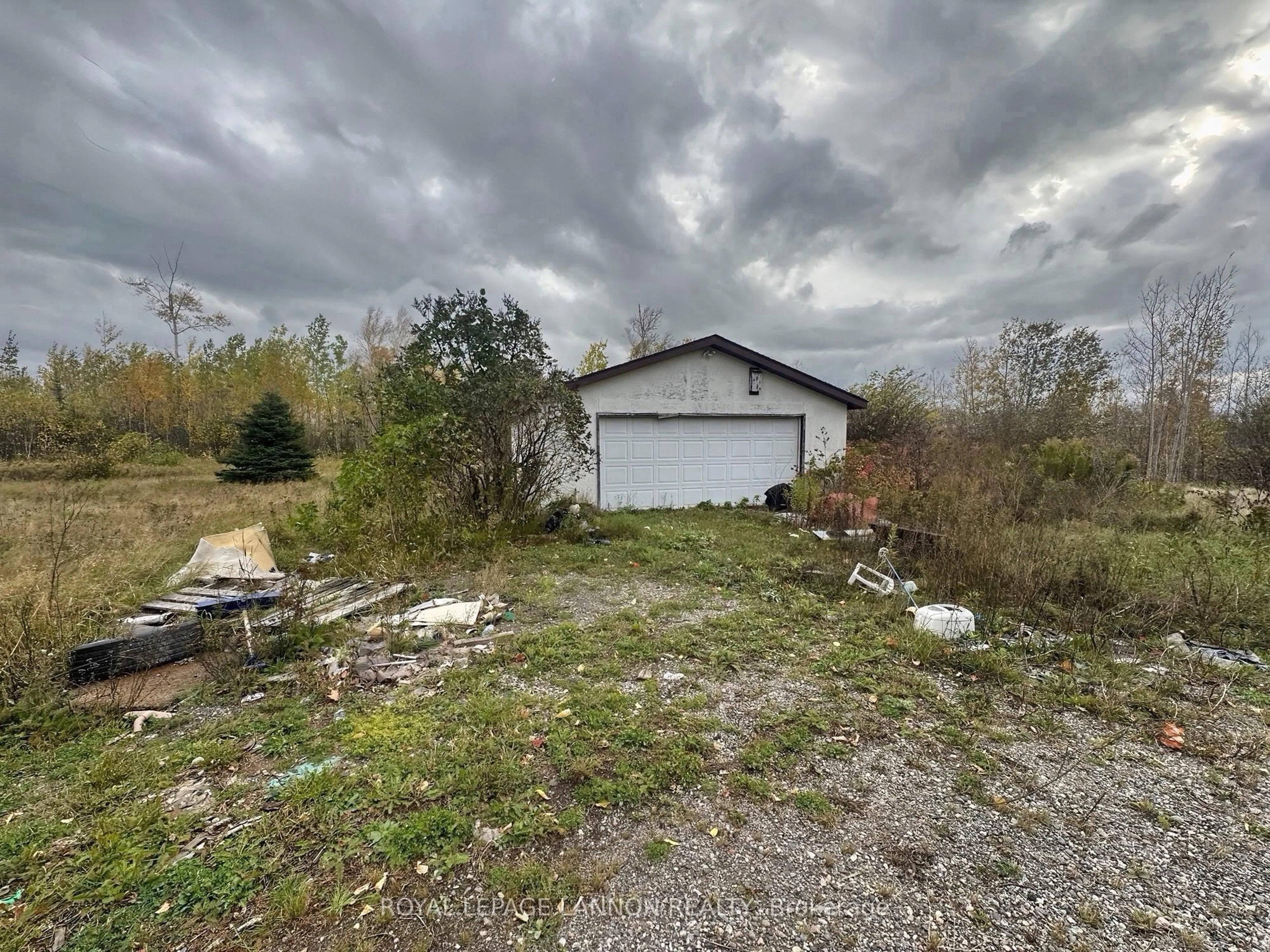Shed for 240 Hwy 11-17, Dorion Ontario P0T 2J0