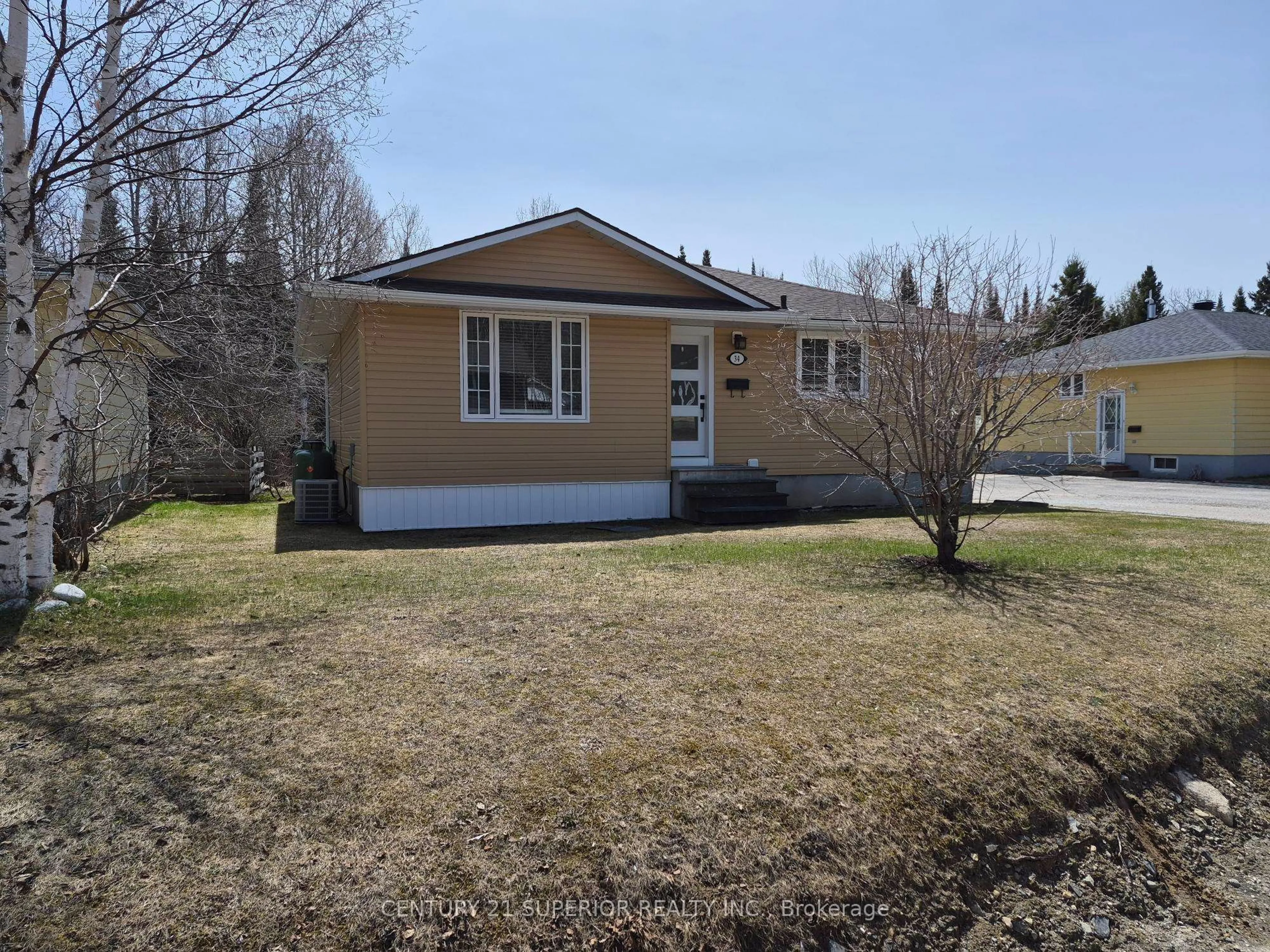 Home with vinyl exterior material, street for 34 Redwing Ave, Manitouwadge Ontario P0T 2C0