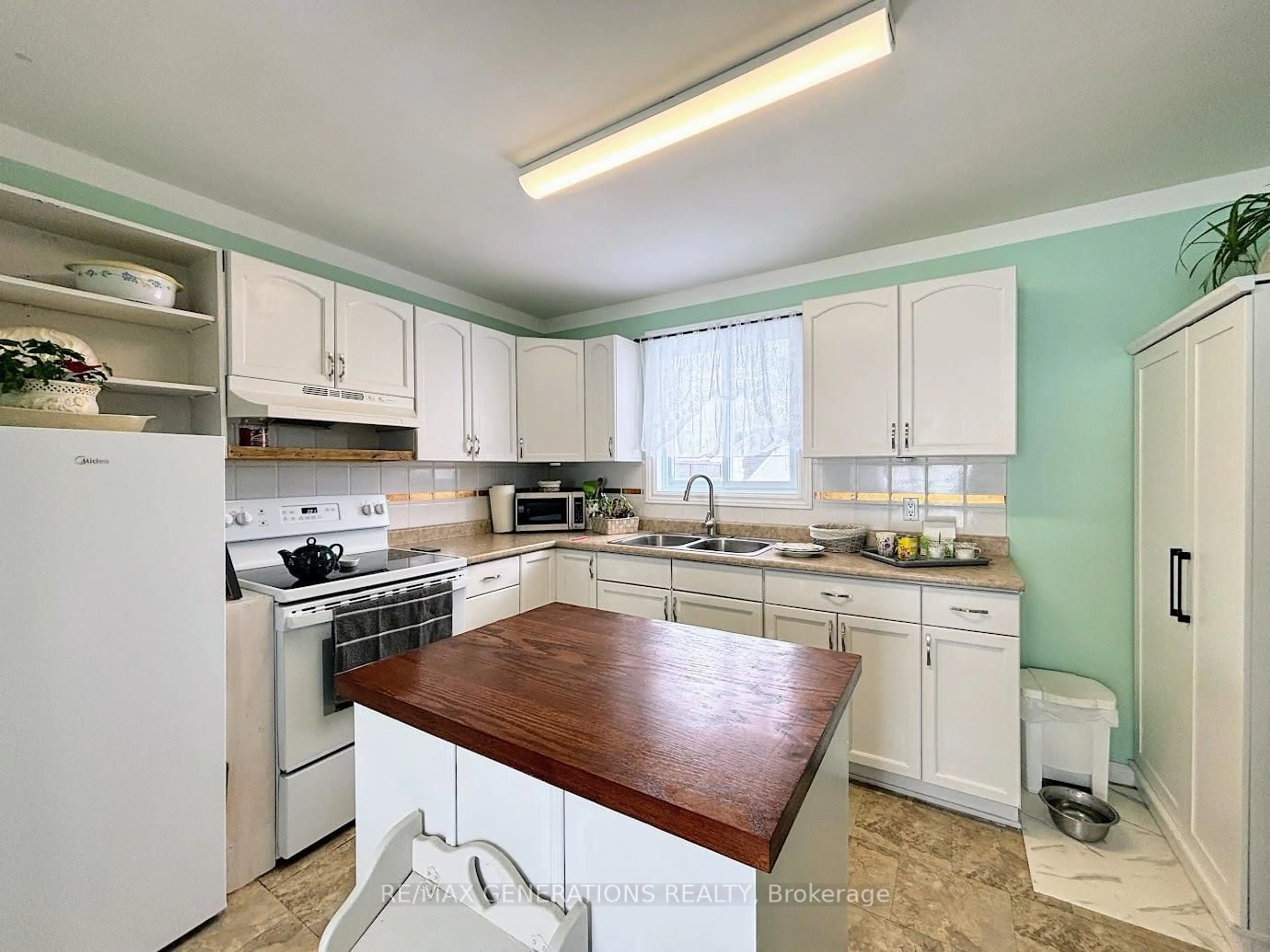 Standard kitchen, unknown for 18 Swallow Dr, Manitouwadge Ontario P0T 2C0