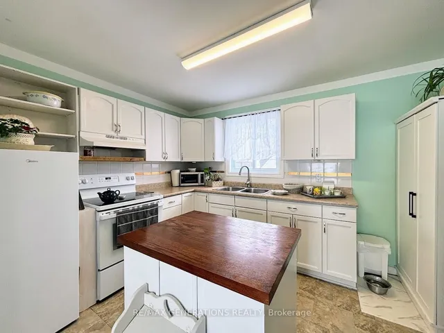 18 Swallow Dr, Manitouwadge 2