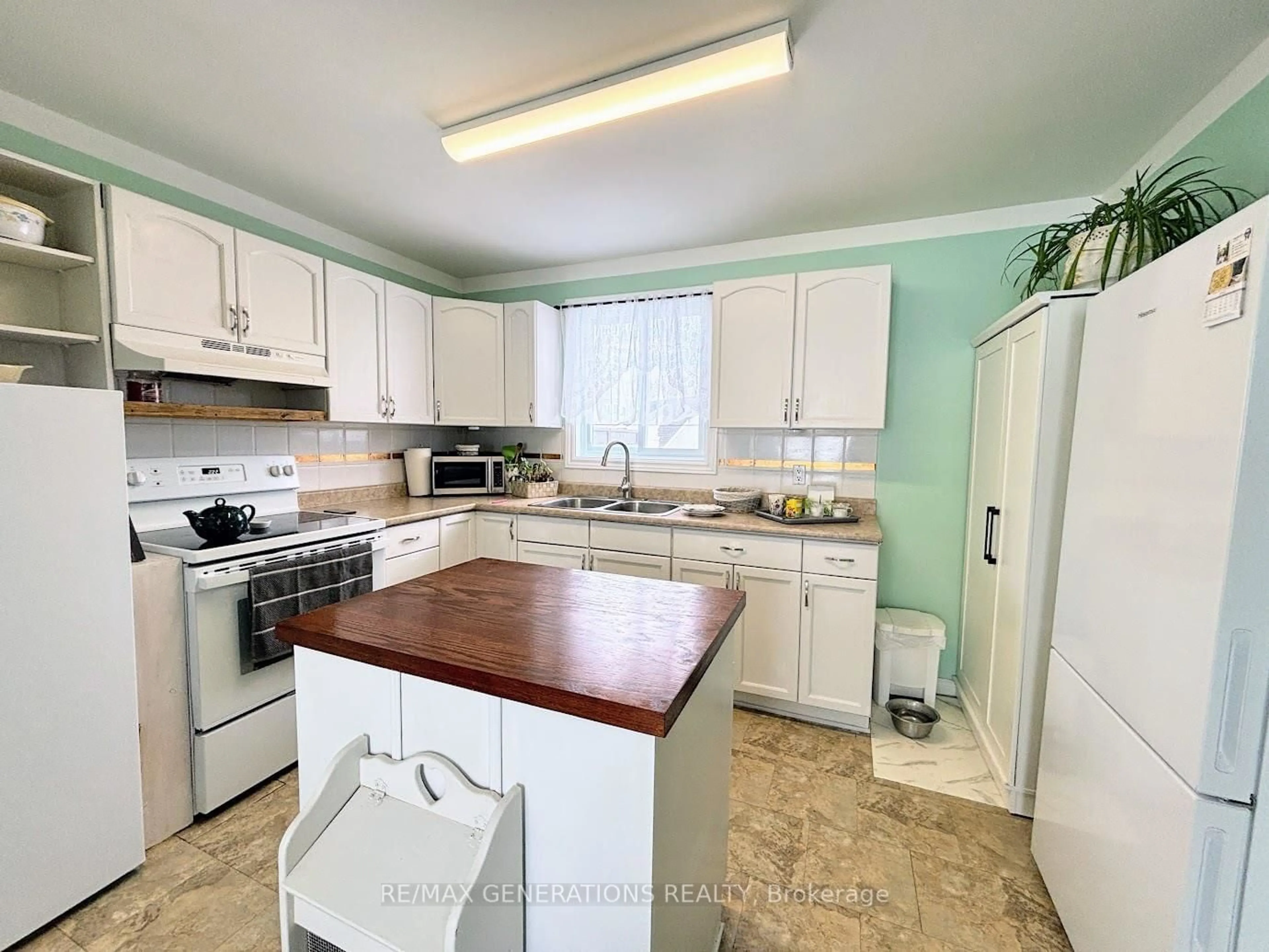 Standard kitchen, unknown for 18 Swallow Dr, Manitouwadge Ontario P0T 2C0