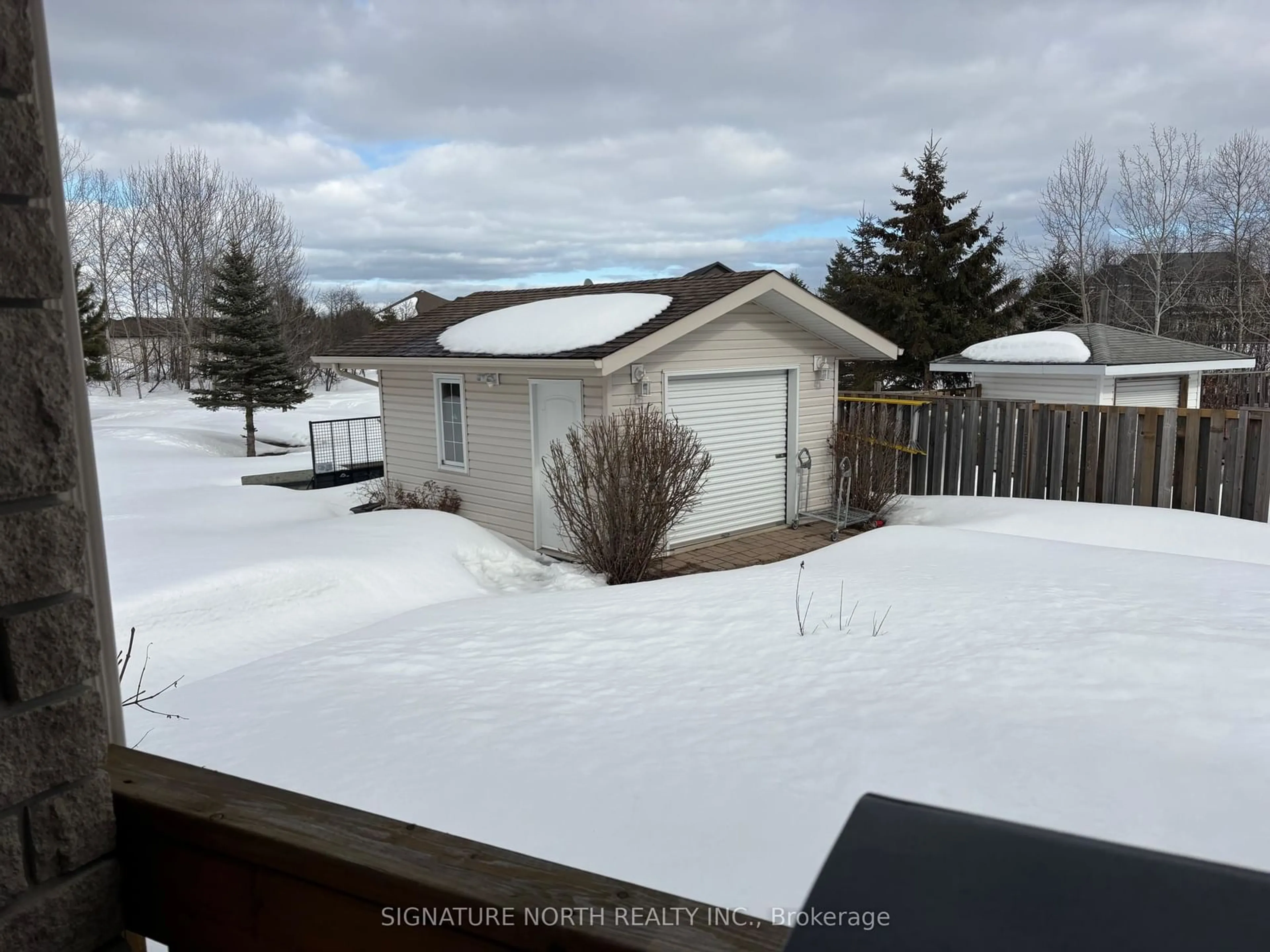 A pic from outside/outdoor area/front of a property/back of a property/a pic from drone, unknown for 132 Wolverine Cres, Thunder Bay Ontario P7C 5Z2