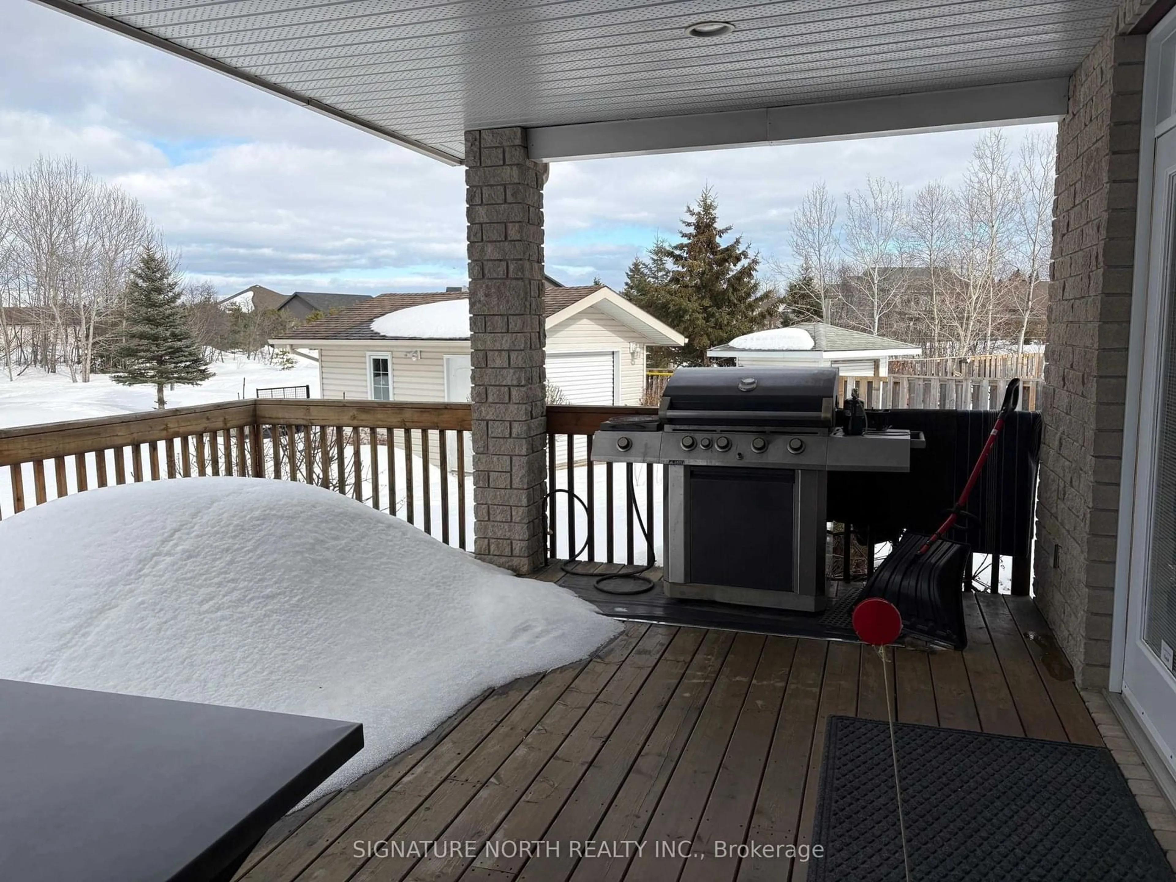 Patio, water/lake/river/ocean view for 132 Wolverine Cres, Thunder Bay Ontario P7C 5Z2