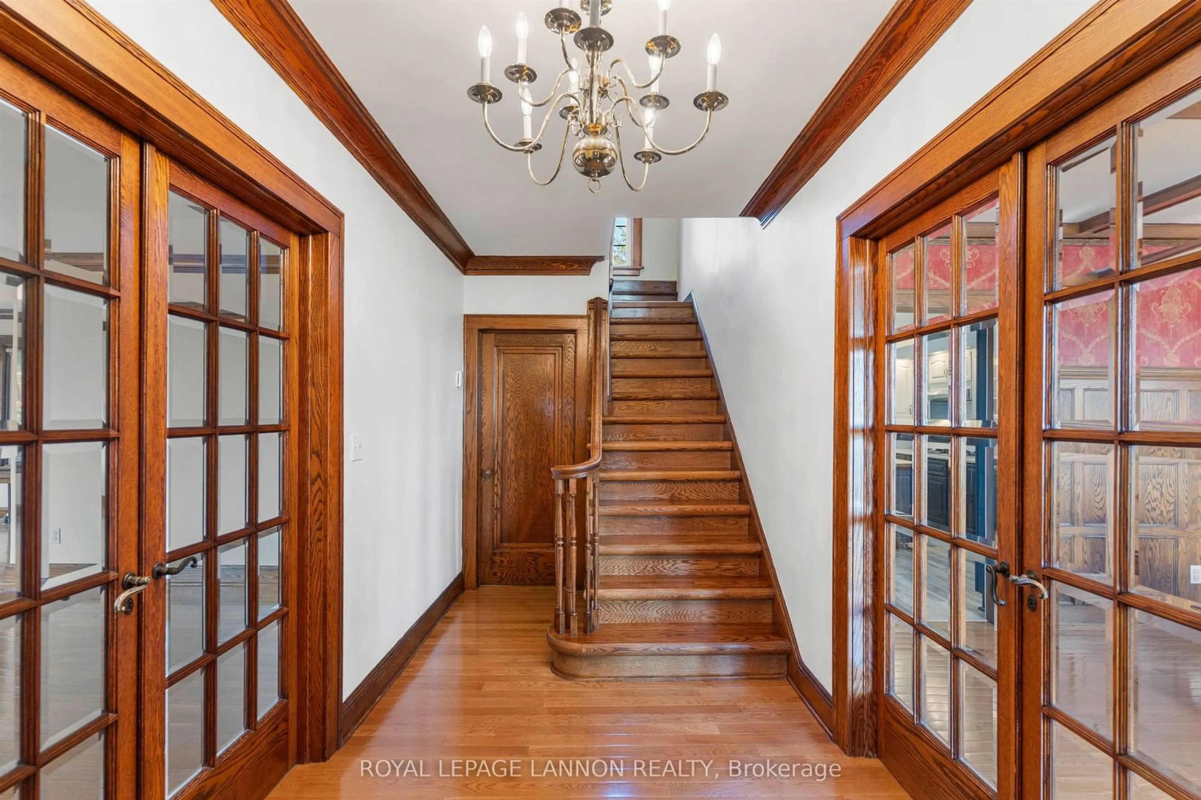 Indoor foyer for 144 High St, Thunder Bay Ontario P7B 3K5