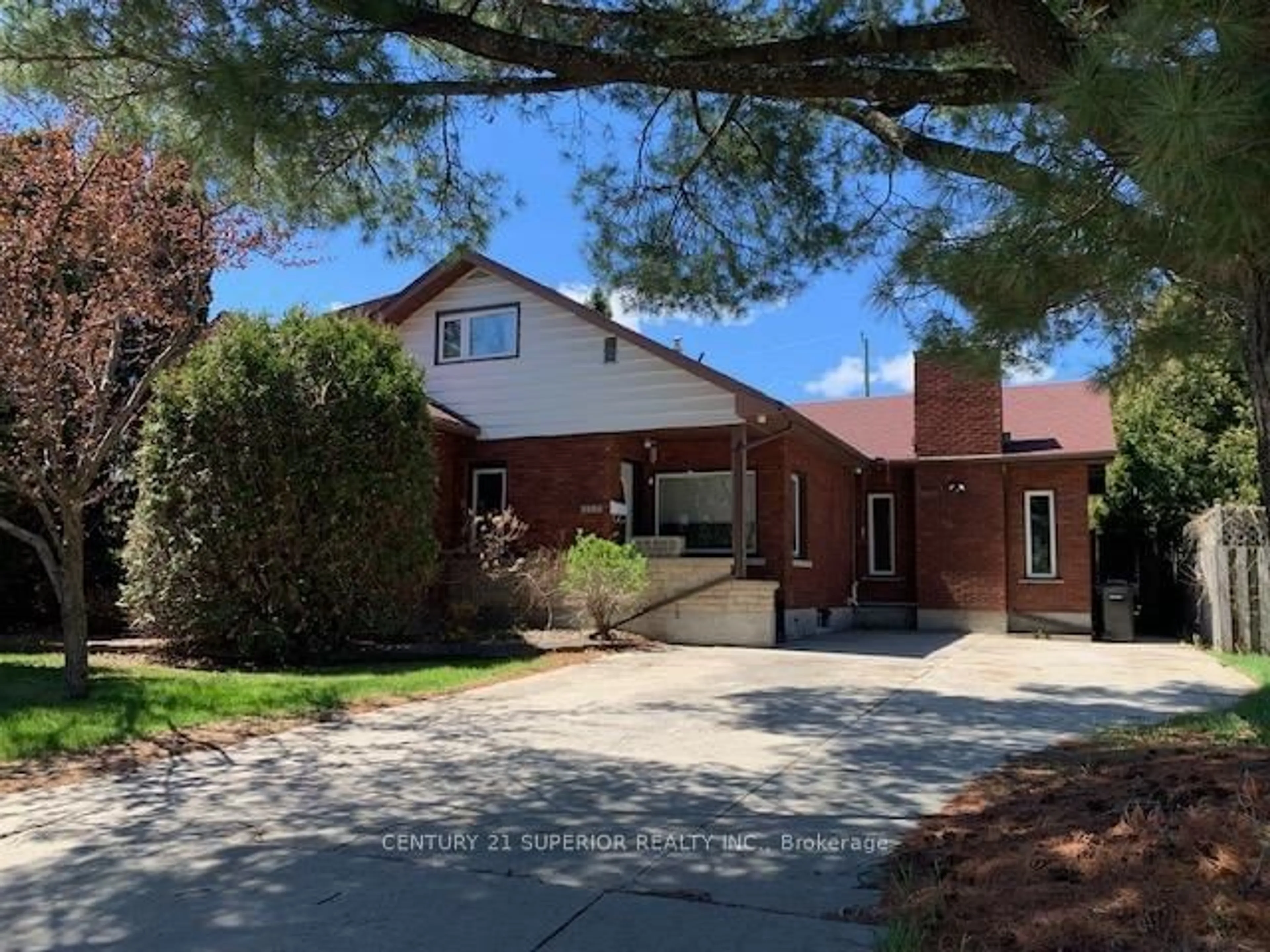 A pic from outside/outdoor area/front of a property/back of a property/a pic from drone, street for 327 Brunswick Street, Thunder Bay Ontario P7E 1W7