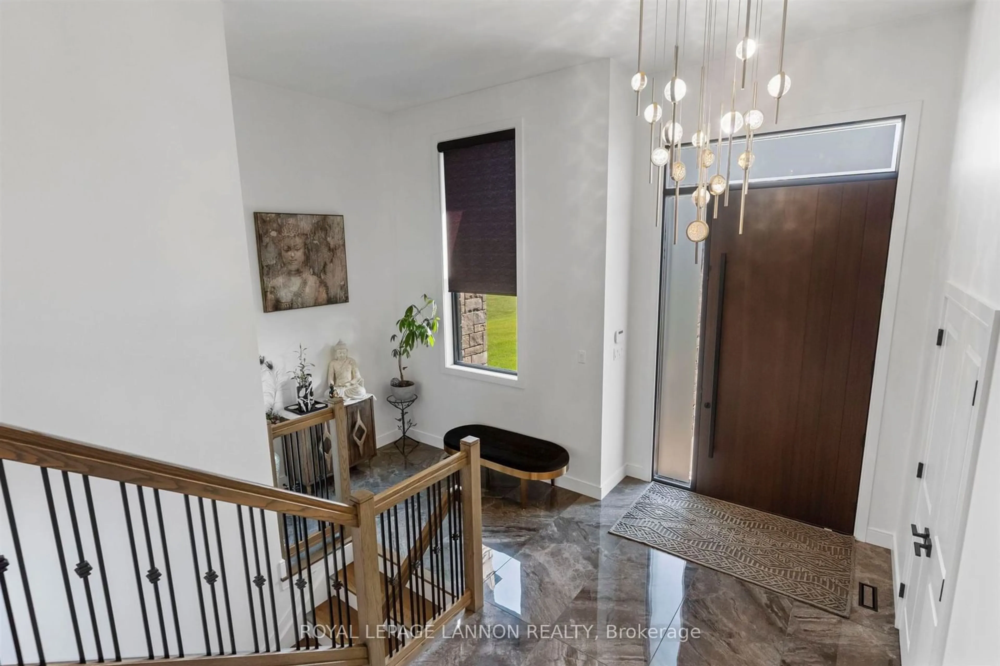 Indoor foyer for 2111 Magnolia Dr, Thunder Bay Ontario P7K 0J3