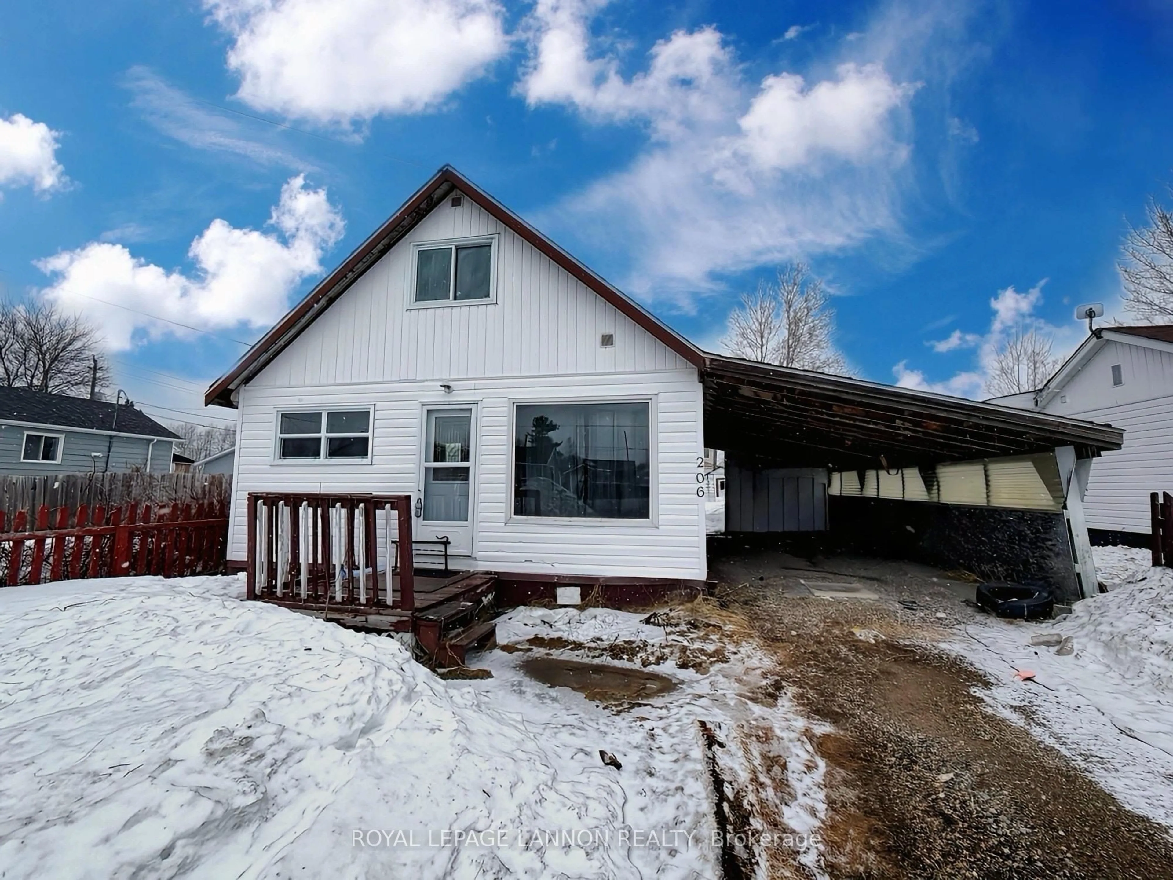 A pic from outside/outdoor area/front of a property/back of a property/a pic from drone, building for 206 Third Ave, Greenstone Ontario P0T 1M0