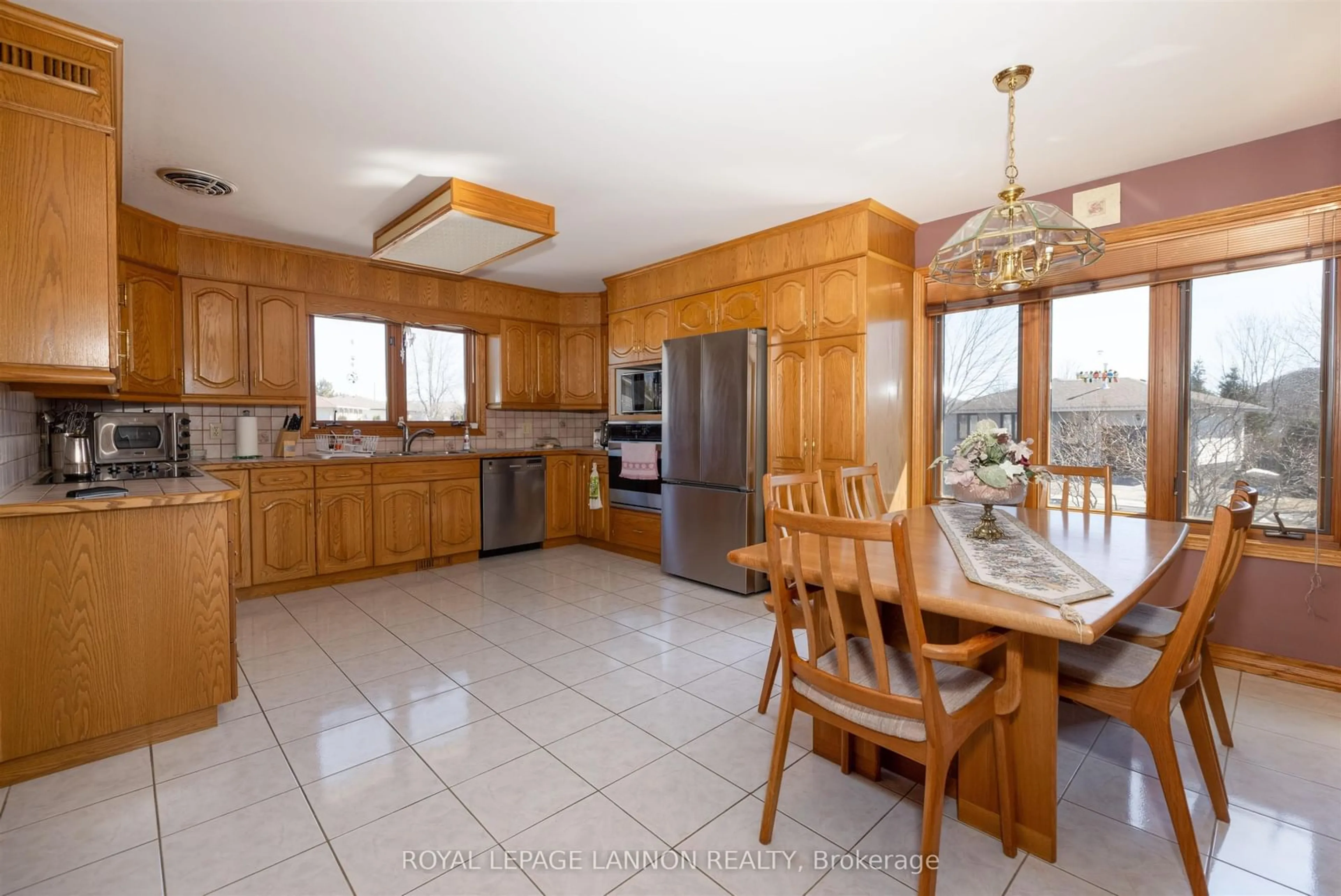 Open concept kitchen, ceramic/tile floor for 405 Riviera Dr, Thunder Bay Ontario P7B 6K1