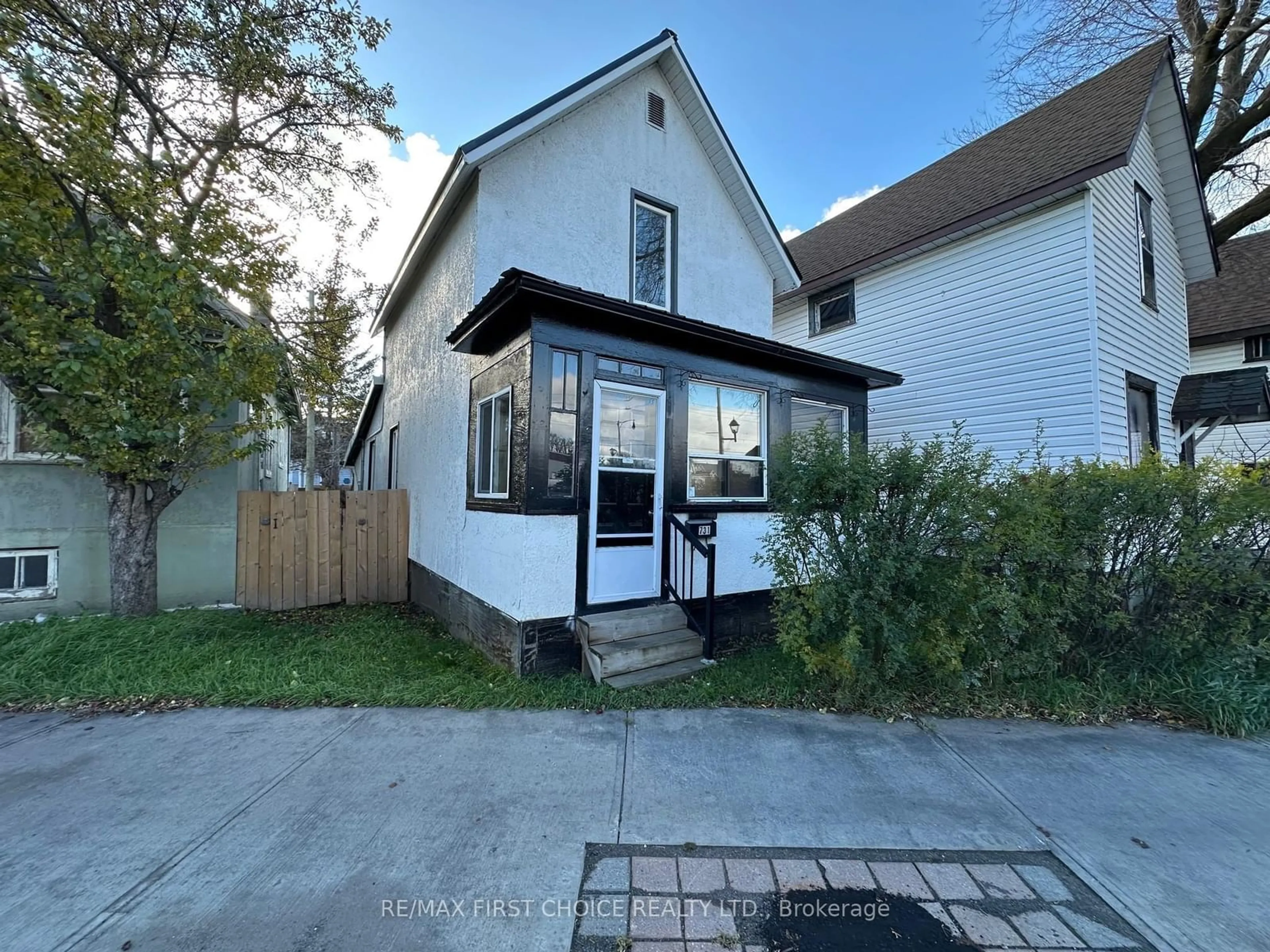Unknown for 731 Simpson St, Thunder Bay Ontario P7C 3K2