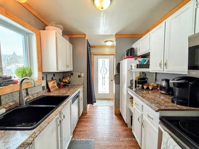 64 Hemlo Dr, Marathon 4