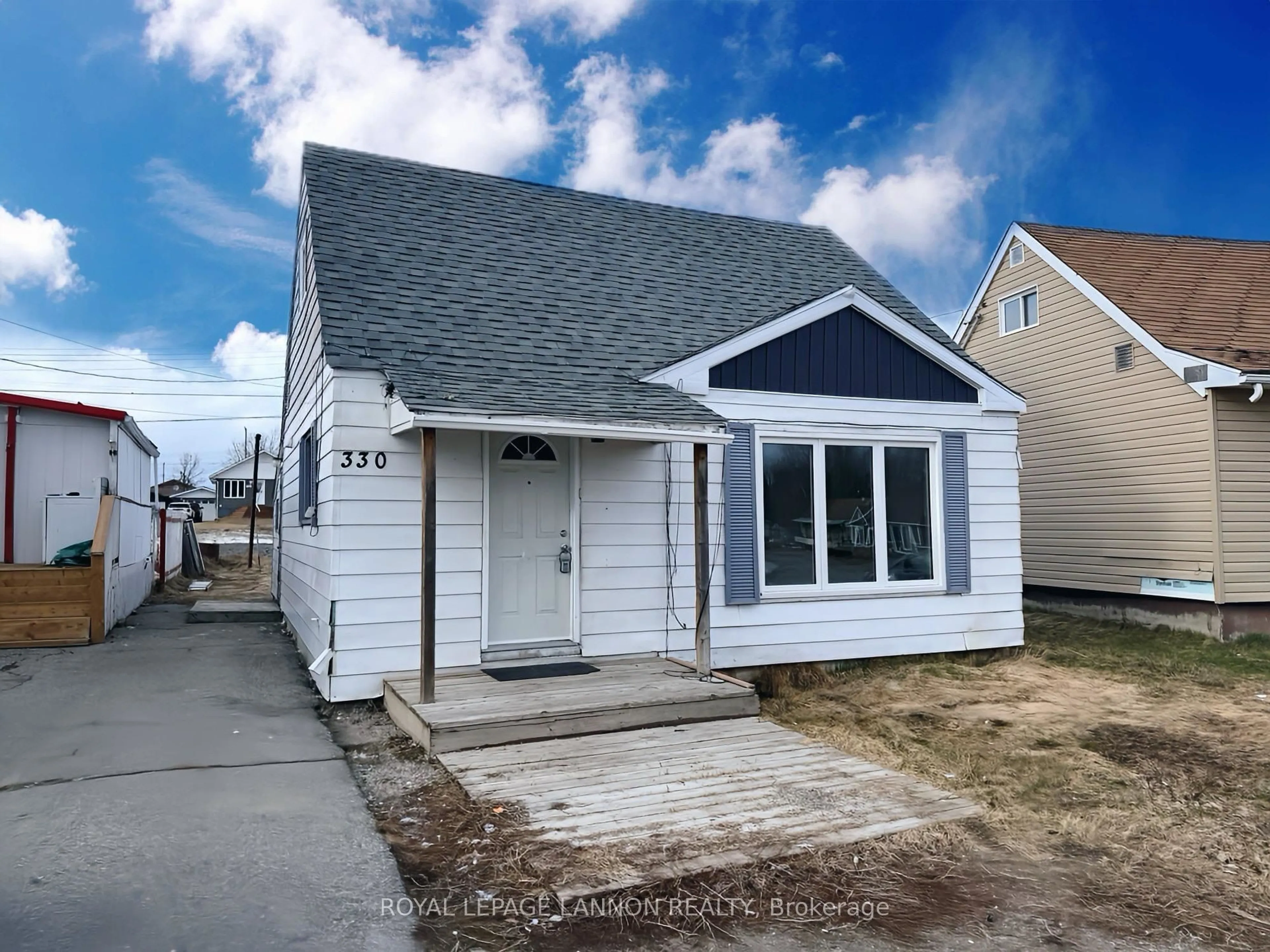 Home with vinyl exterior material, street for 330 Ball Park Cres, Greenstone Ontario P0T 1M0
