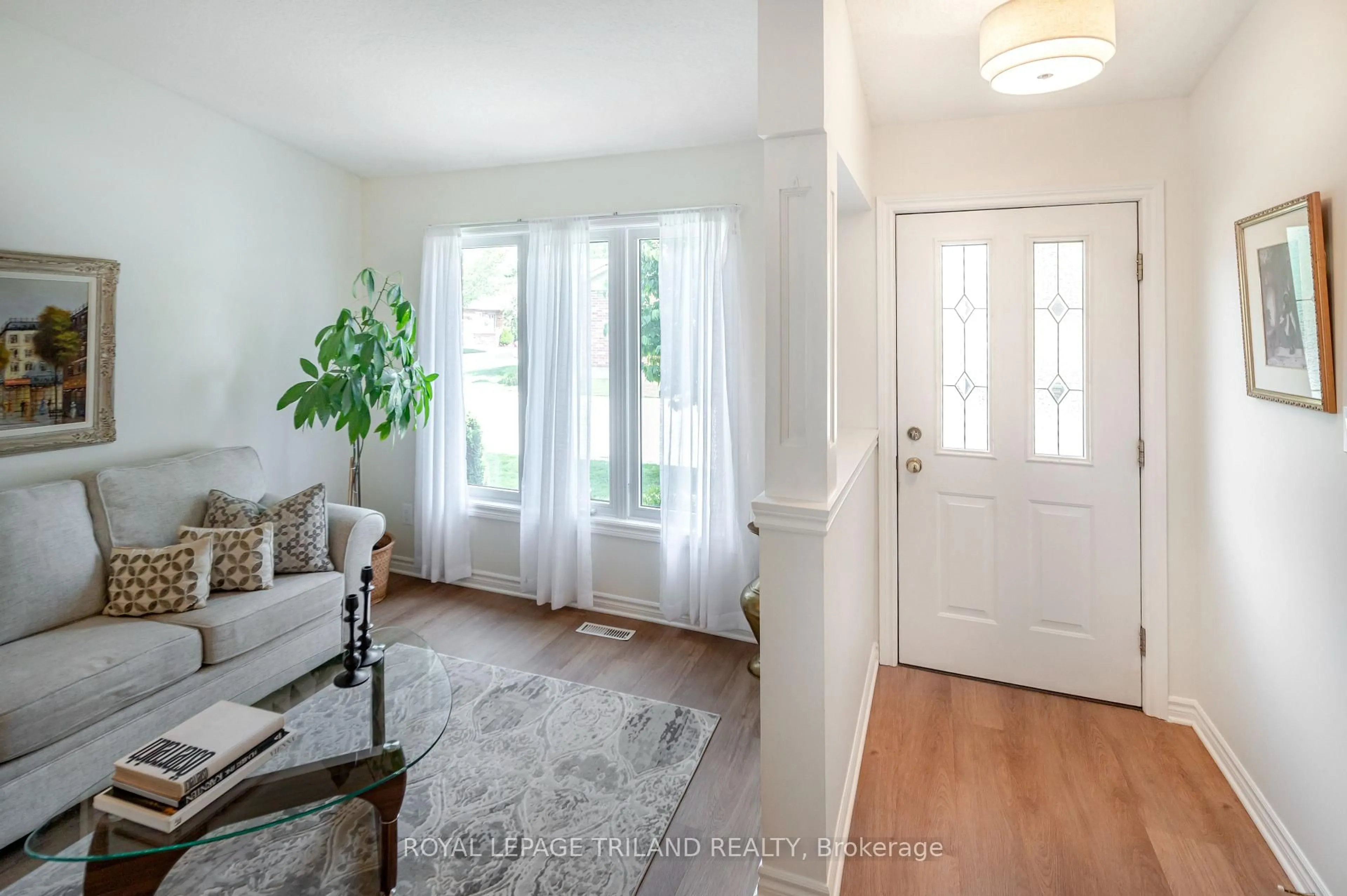 Indoor entryway for 43 Capulet Walk #11, London North Ontario N6H 5V4