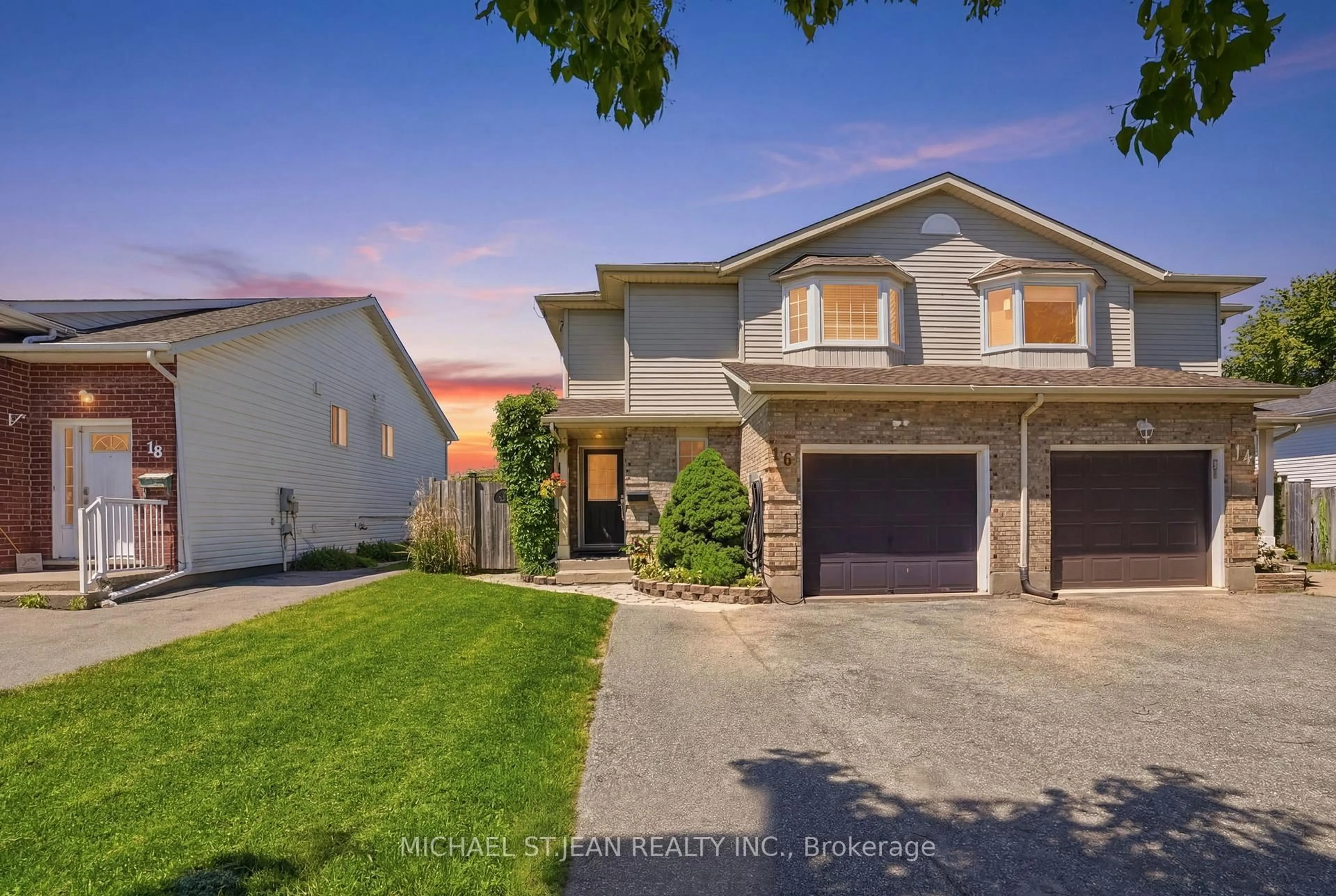 A pic from outside/outdoor area/front of a property/back of a property/a pic from drone, street for 16 Woodland Dr, Welland Ontario L3C 7C9