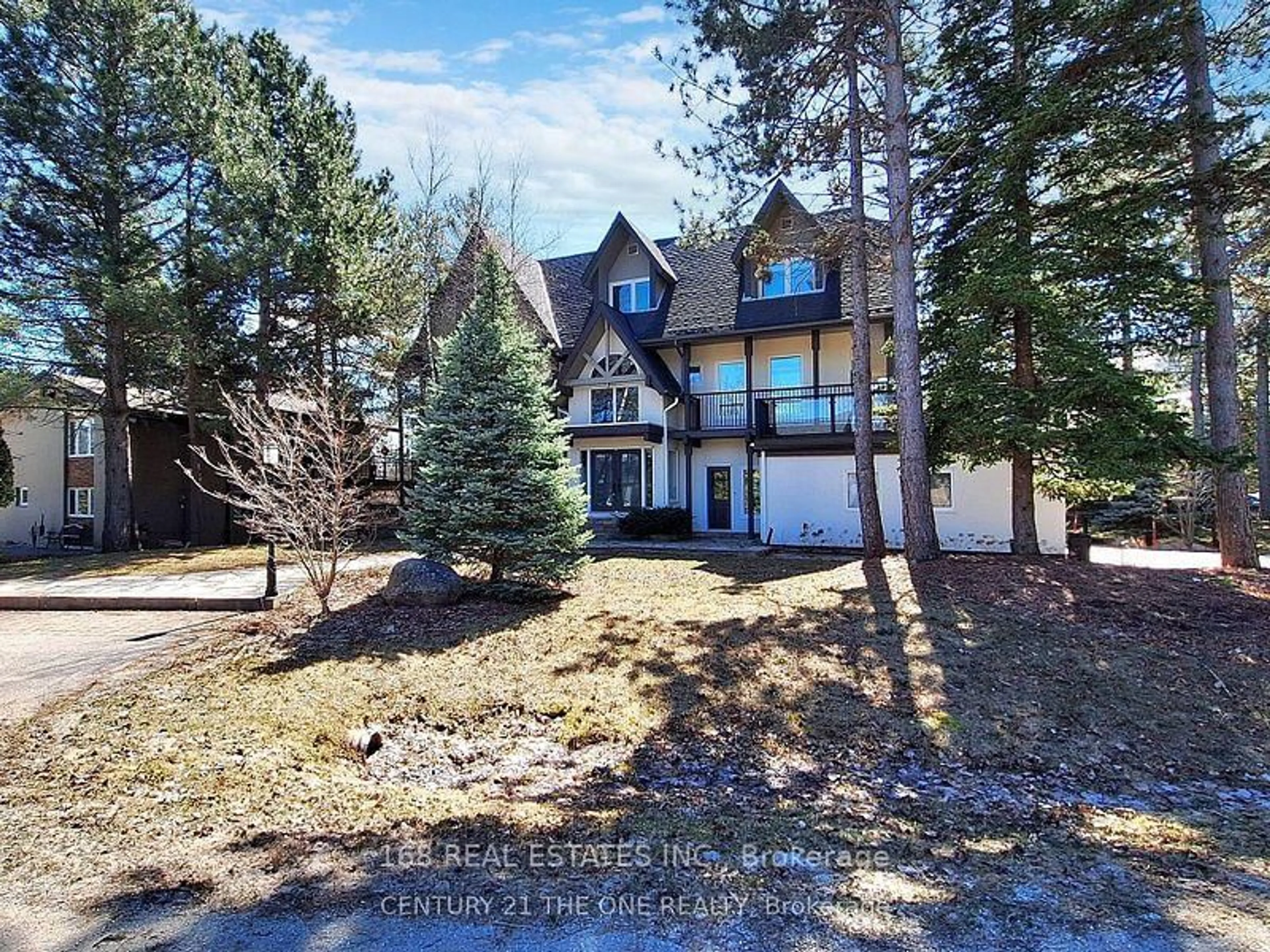 A pic from outside/outdoor area/front of a property/back of a property/a pic from drone, unknown for 106 Plater St, Blue Mountains Ontario L9Y 0R5