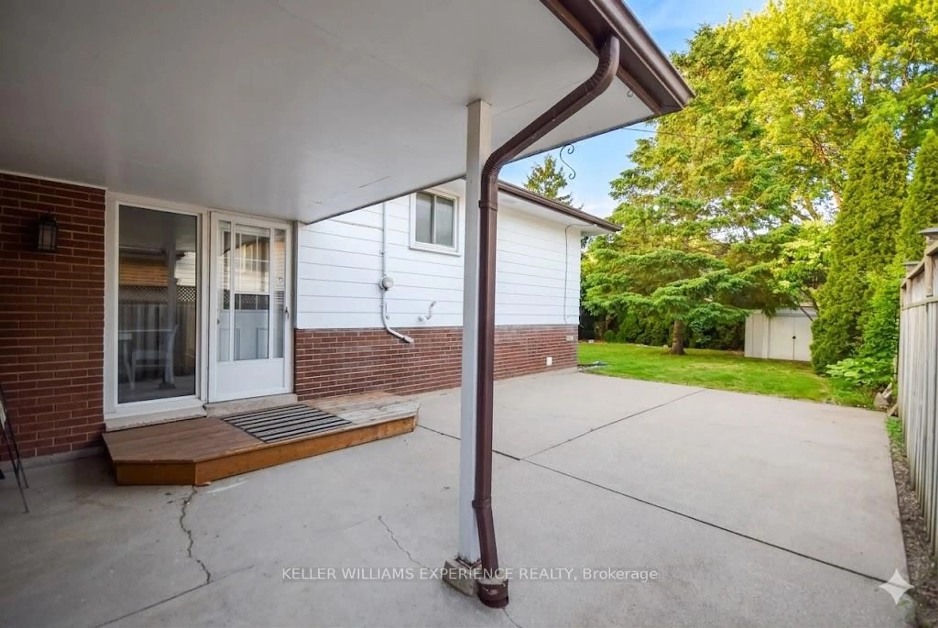 Patio, street for 1290 Janisse Dr, Windsor Ontario N8S 2W3