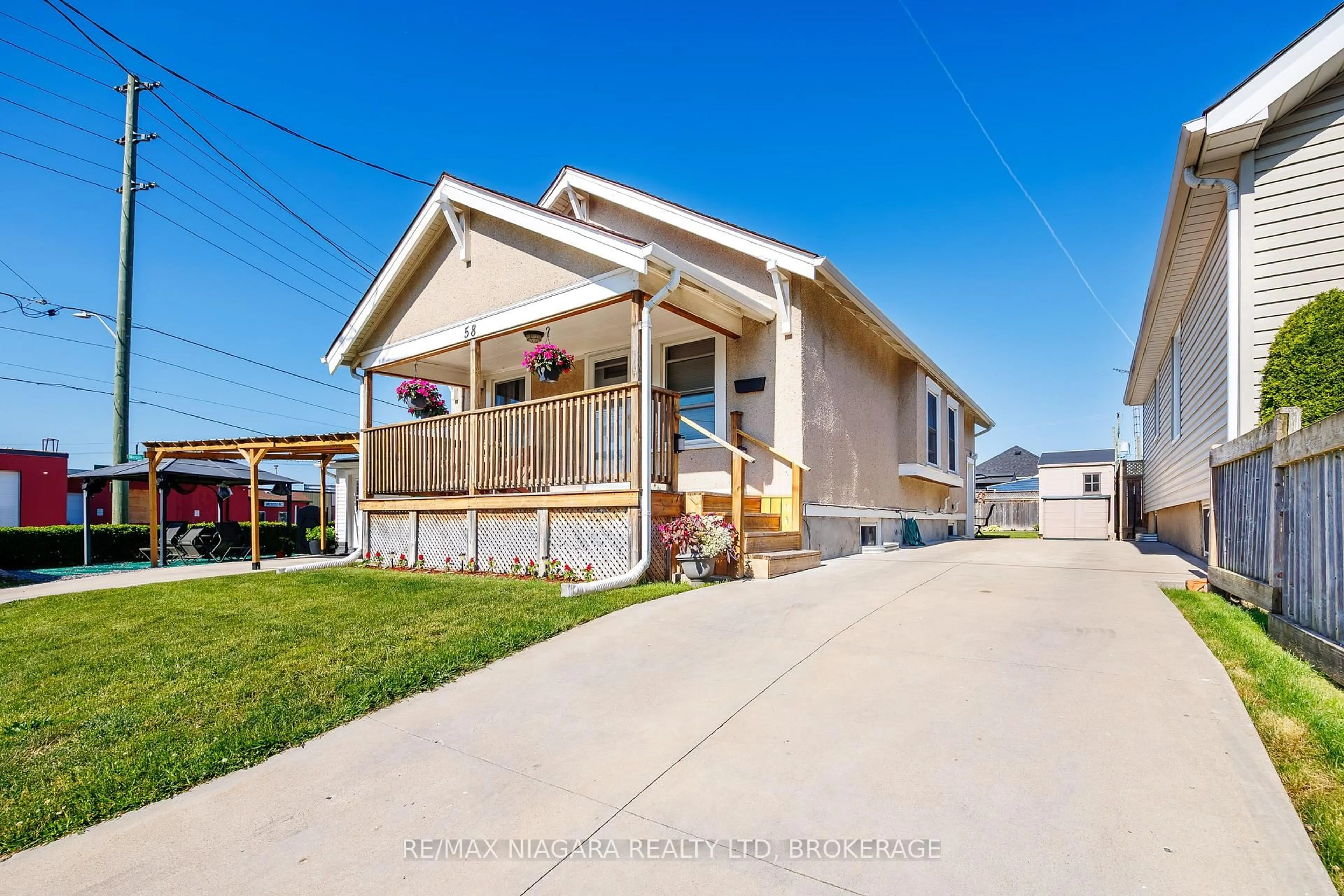 Home with vinyl exterior material, street for 58 Marquis St, St. Catharines Ontario L2R 4Y8