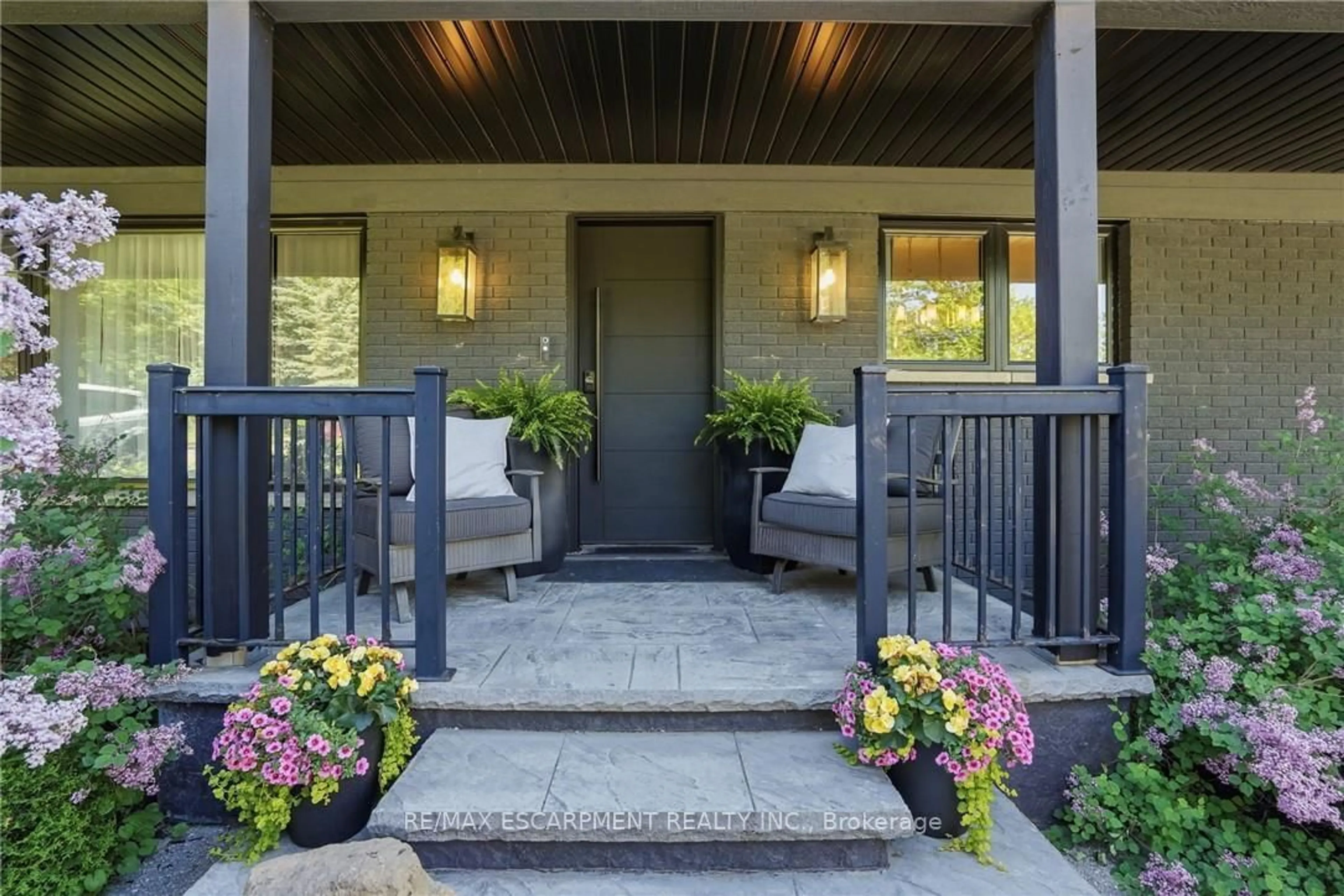 Indoor entryway for 71 MILES Rd, Hamilton Ontario L8W 1C9