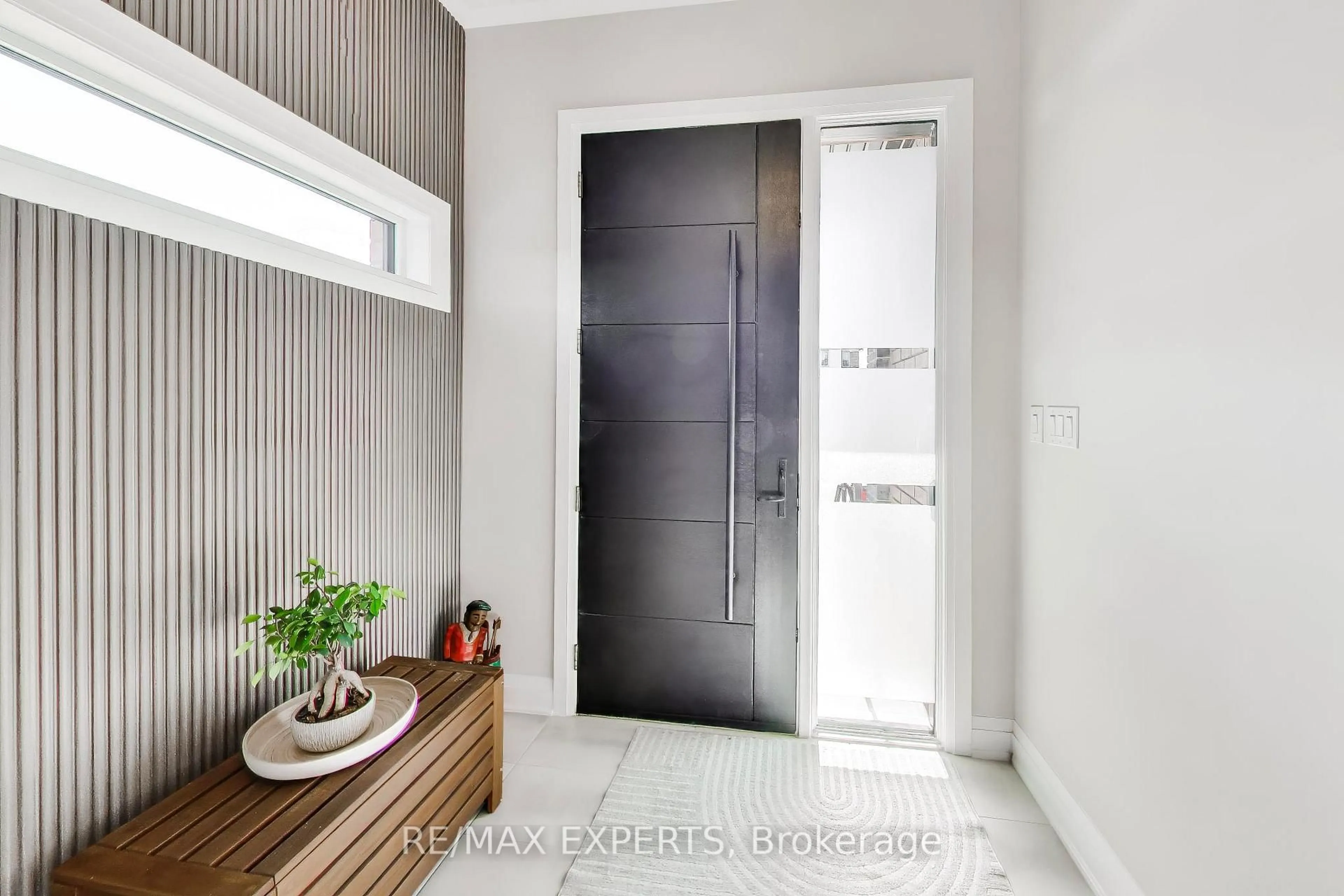 Indoor entryway for 228 Woodbine Ave, Kitchener Ontario N2R 1Y5