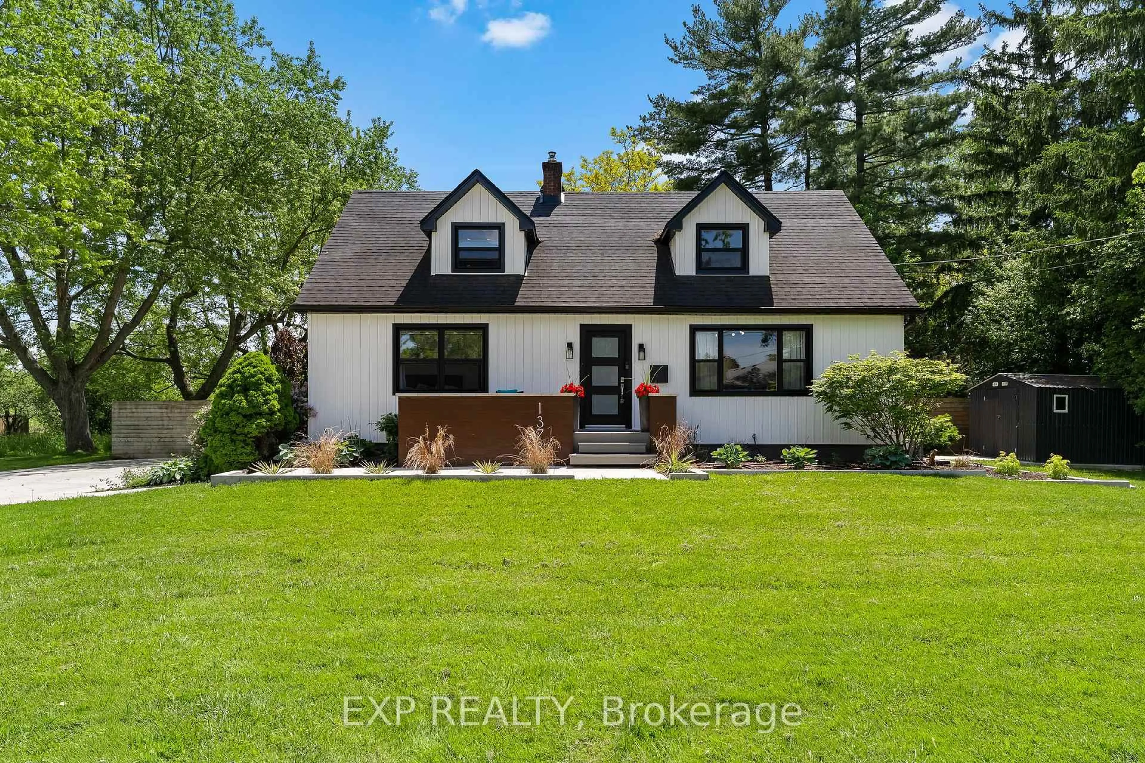A pic from outside/outdoor area/front of a property/back of a property/a pic from drone, street for 1373 Orchard Ave, Fort Erie Ontario L2A 3E5