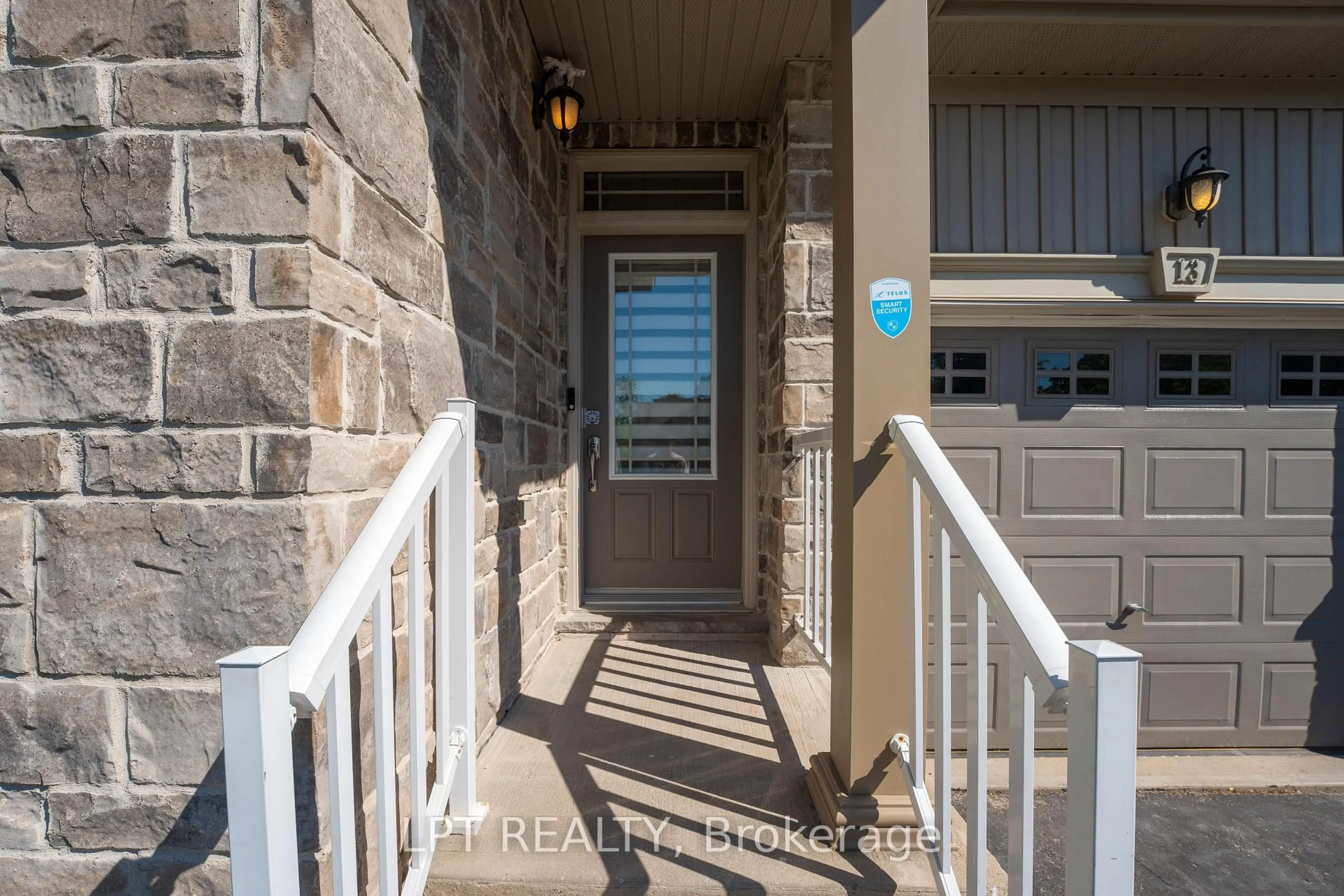 Indoor entryway for 795 Laurelwood Dr #13, Waterloo Ontario N2V 0A3