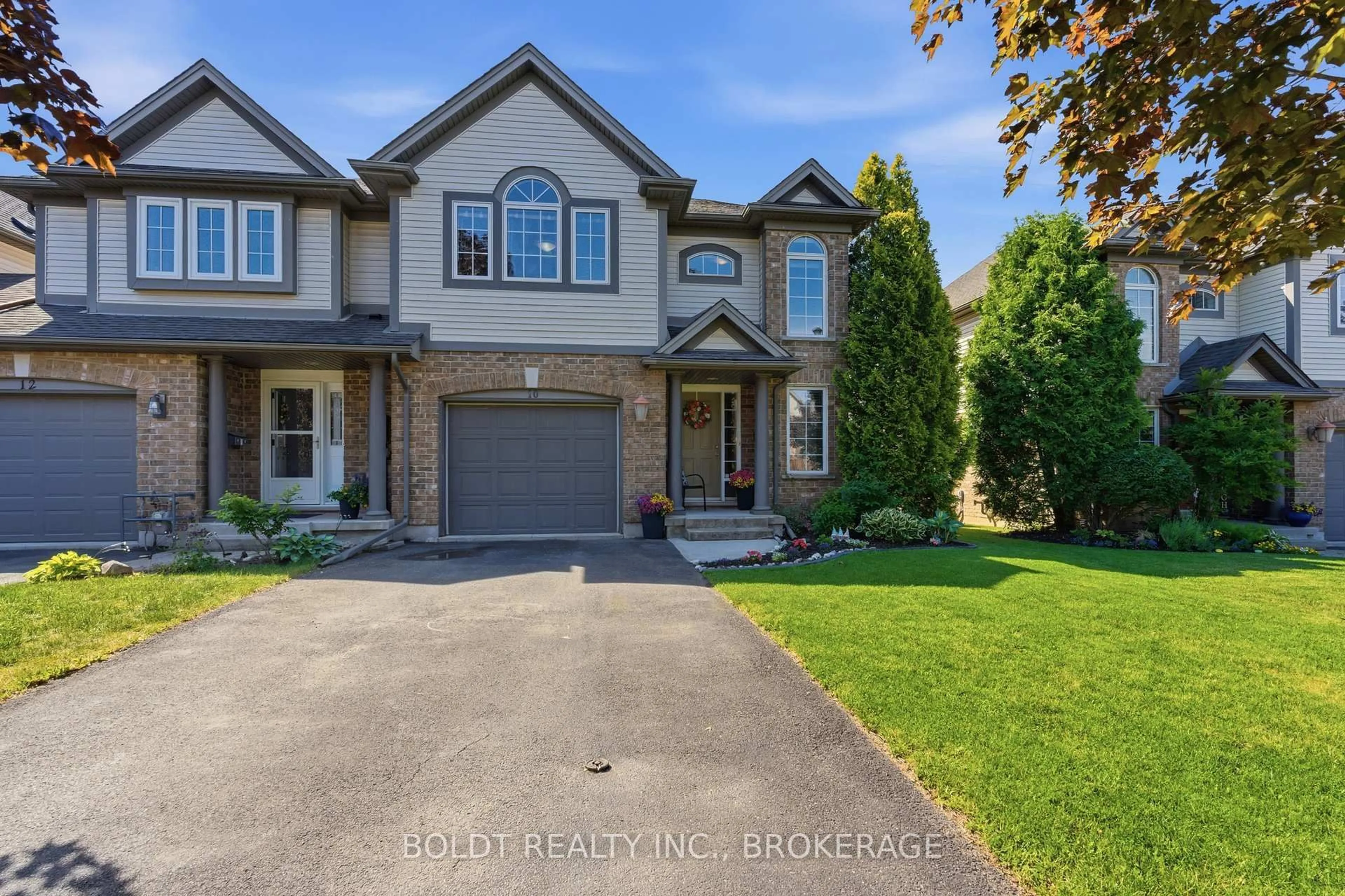 Home with brick exterior material, street for 10 Flynn Crt, St. Catharines Ontario L2R 6P9