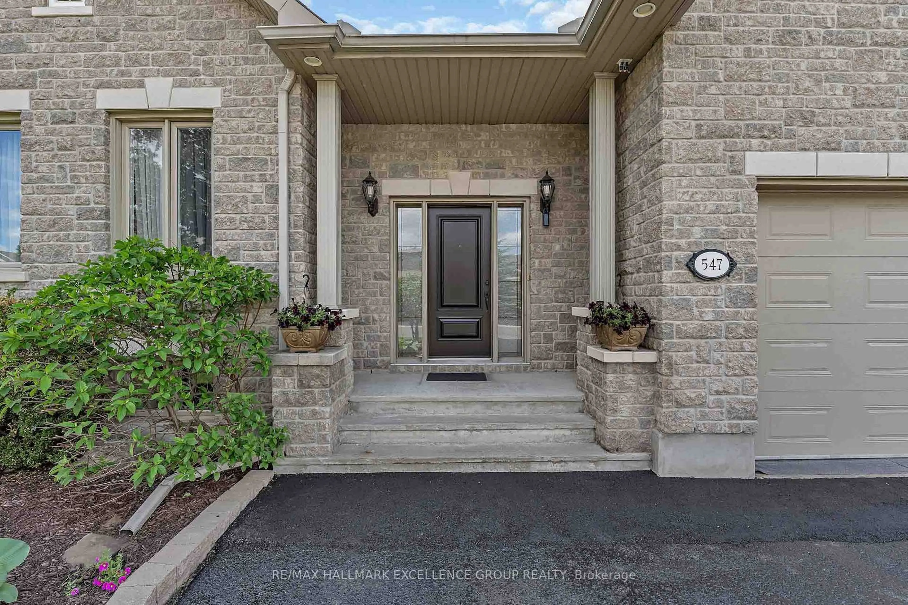 Indoor entryway for 547 Emerald St, Clarence-Rockland Ontario K4K 0C1