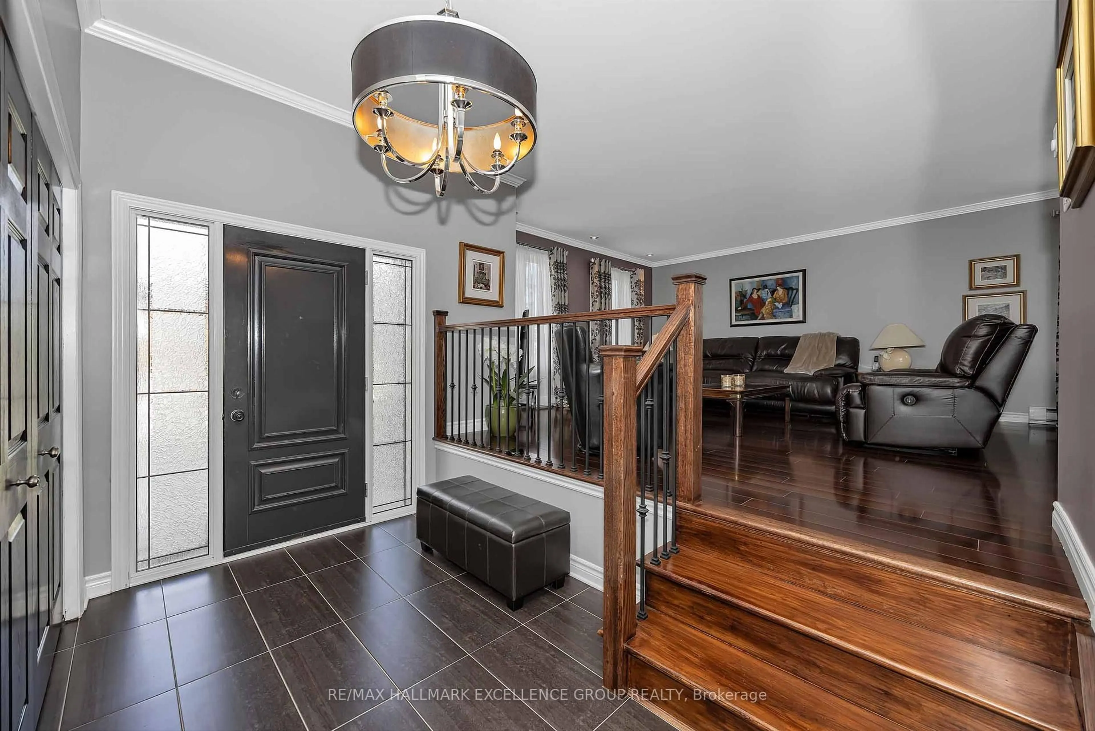 Indoor entryway for 547 Emerald St, Clarence-Rockland Ontario K4K 0C1
