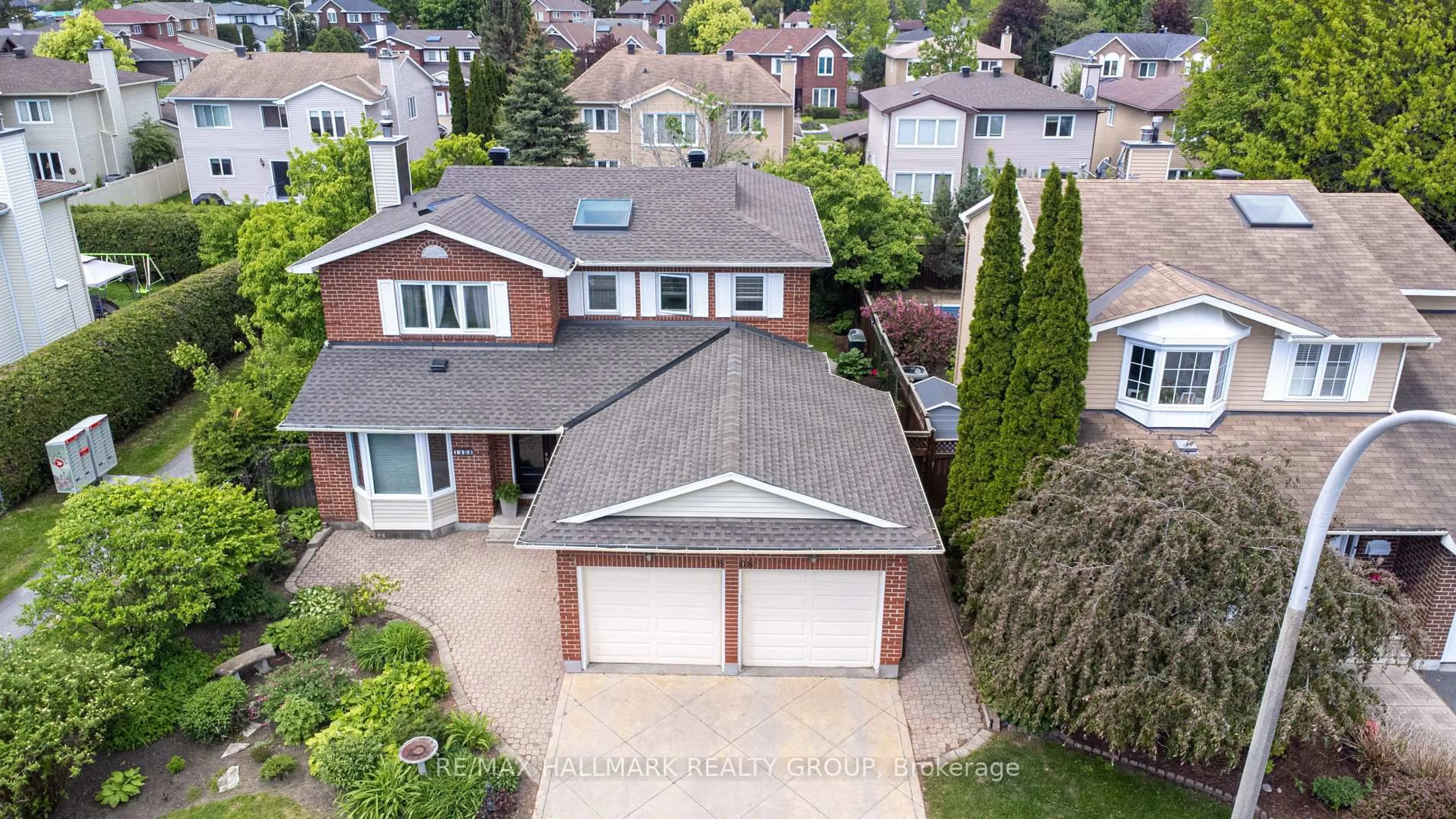 A pic from outside/outdoor area/front of a property/back of a property/a pic from drone, street for 1808 Robinwood Pl, Ottawa Ontario K1C 6L4