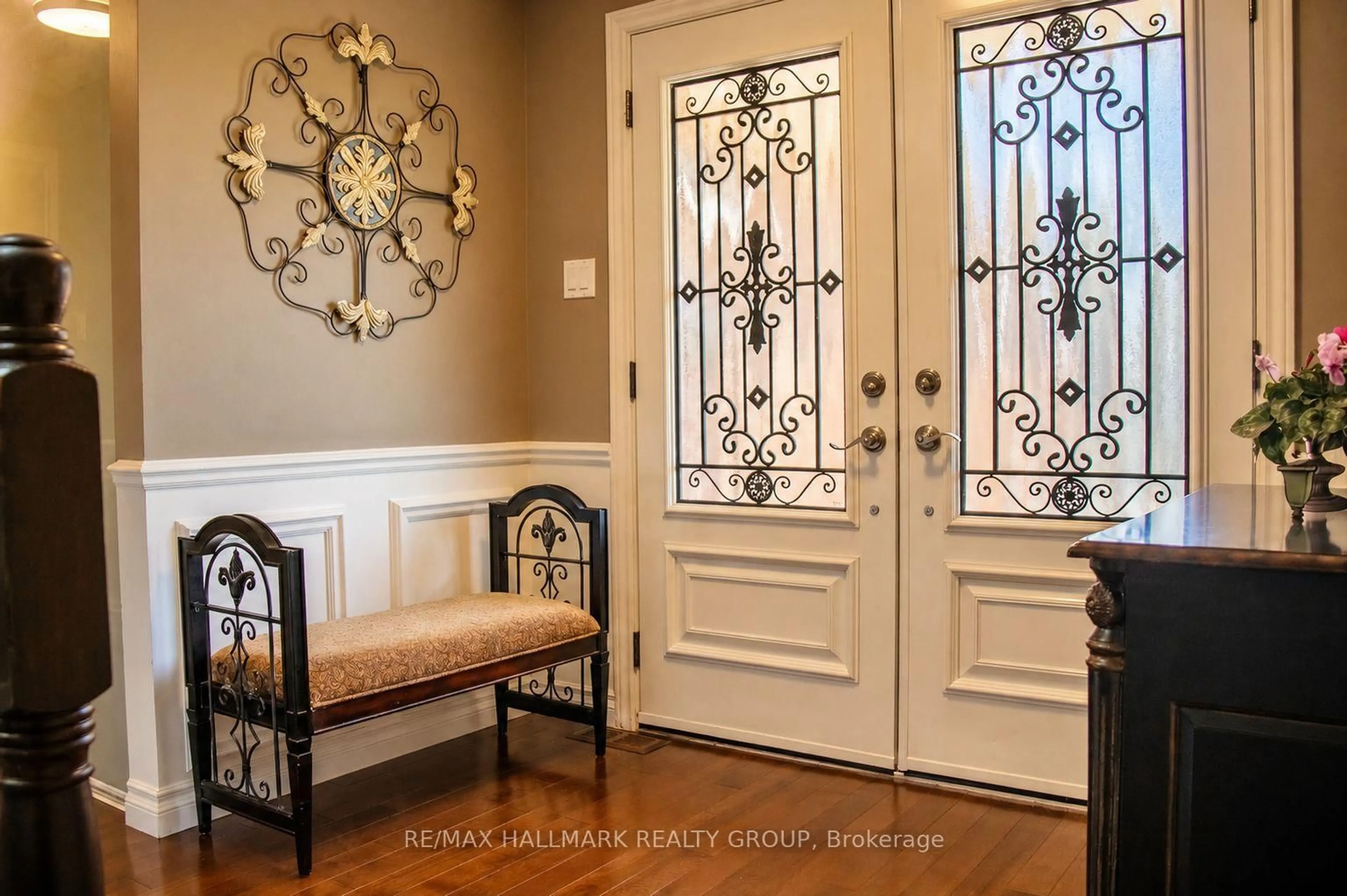 Indoor entryway for 1808 Robinwood Pl, Ottawa Ontario K1C 6L4