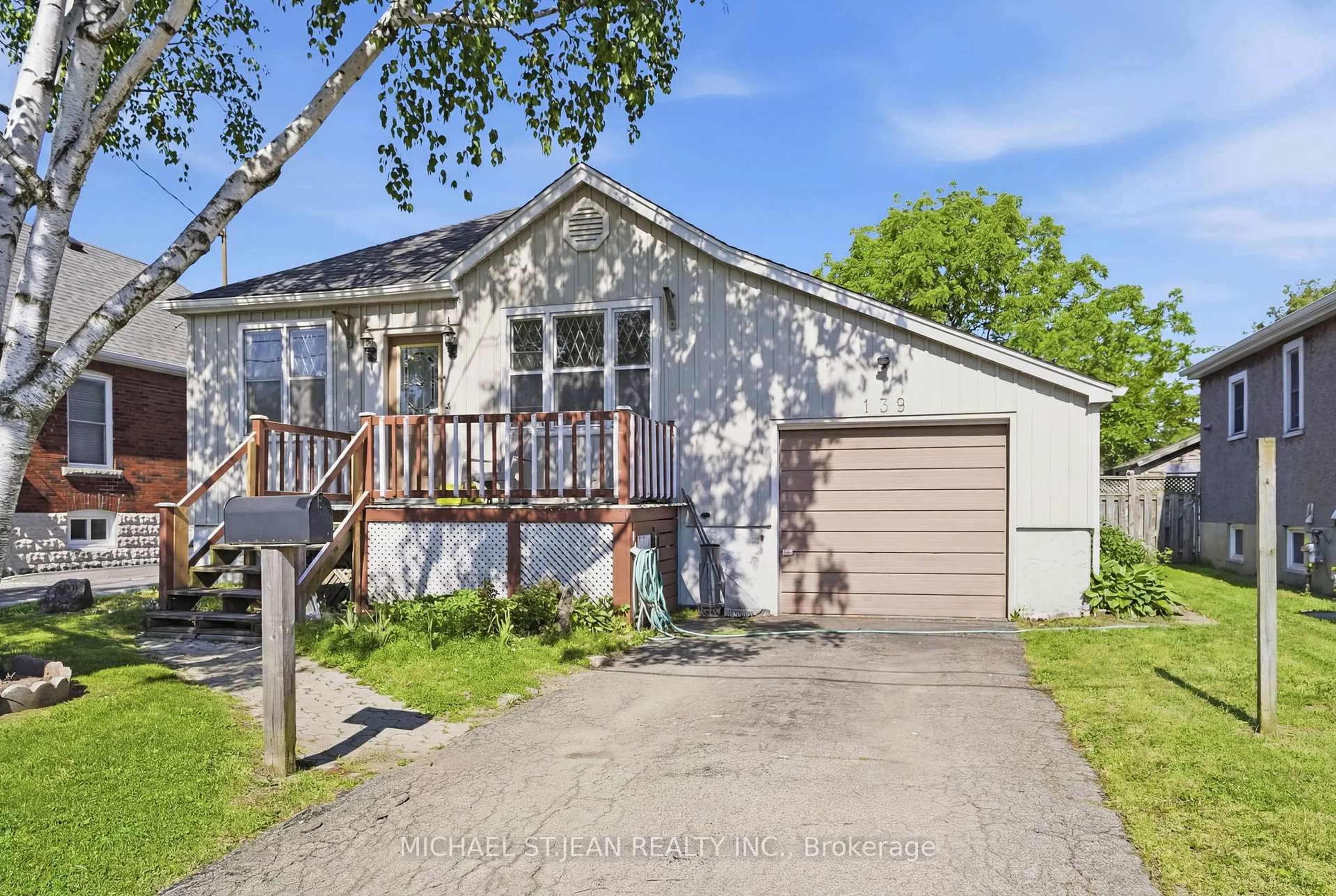 A pic from outside/outdoor area/front of a property/back of a property/a pic from drone, street for 139 Adeline Ave, Hamilton Ontario L8H 5T7