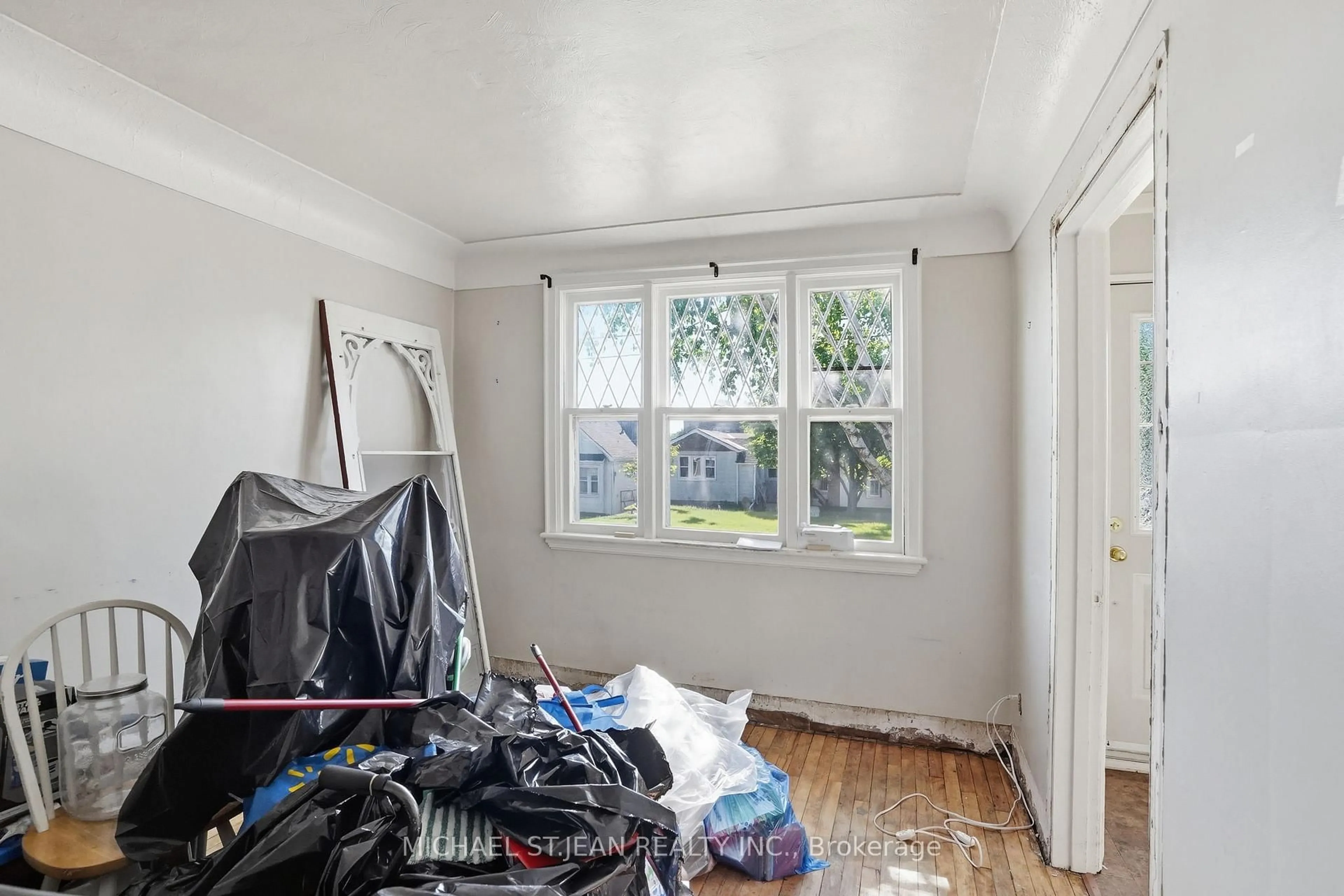 A pic of a room for 139 Adeline Ave, Hamilton Ontario L8H 5T7