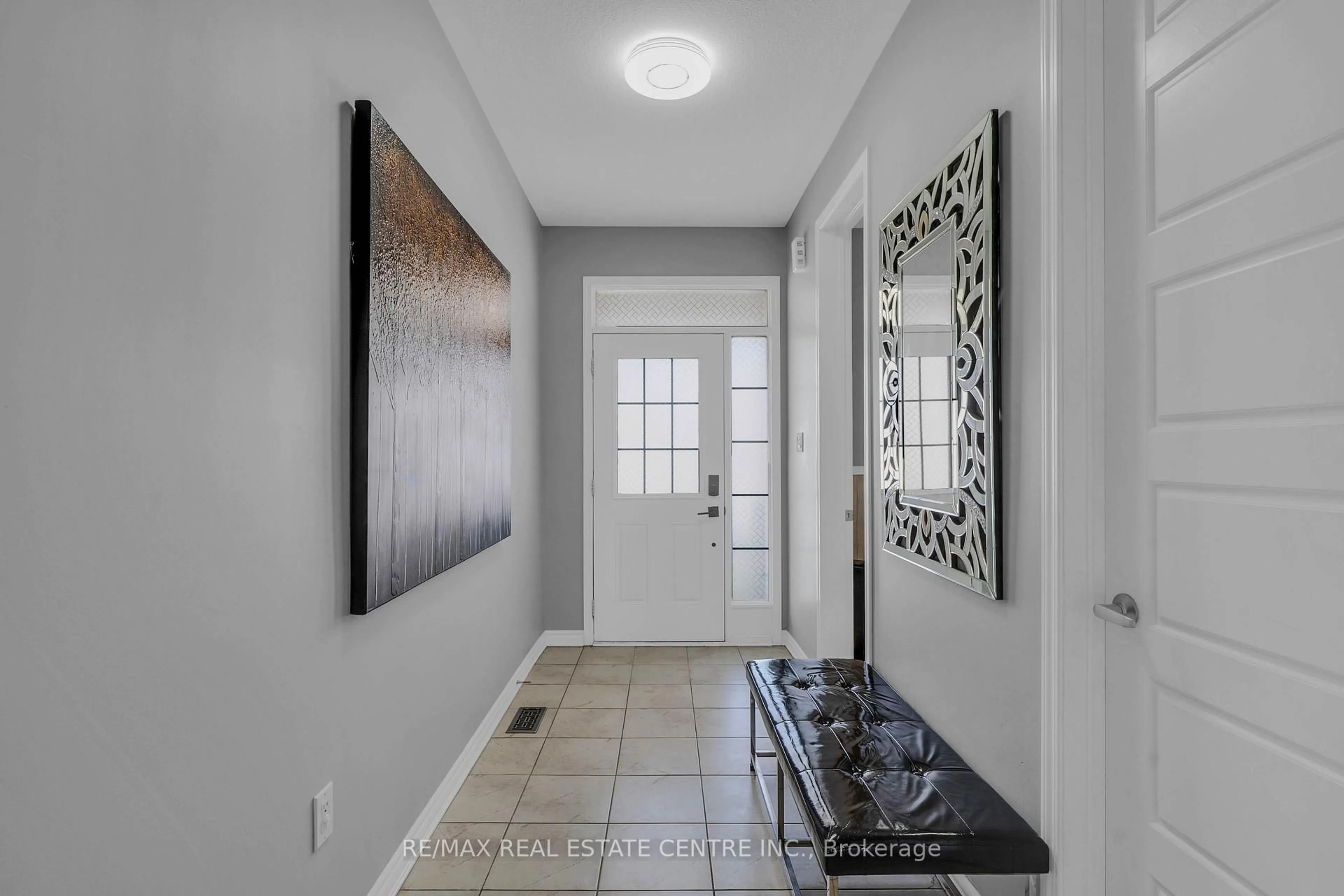 Indoor entryway for 460 Equestrian Way, Cambridge Ontario N3E 0B6