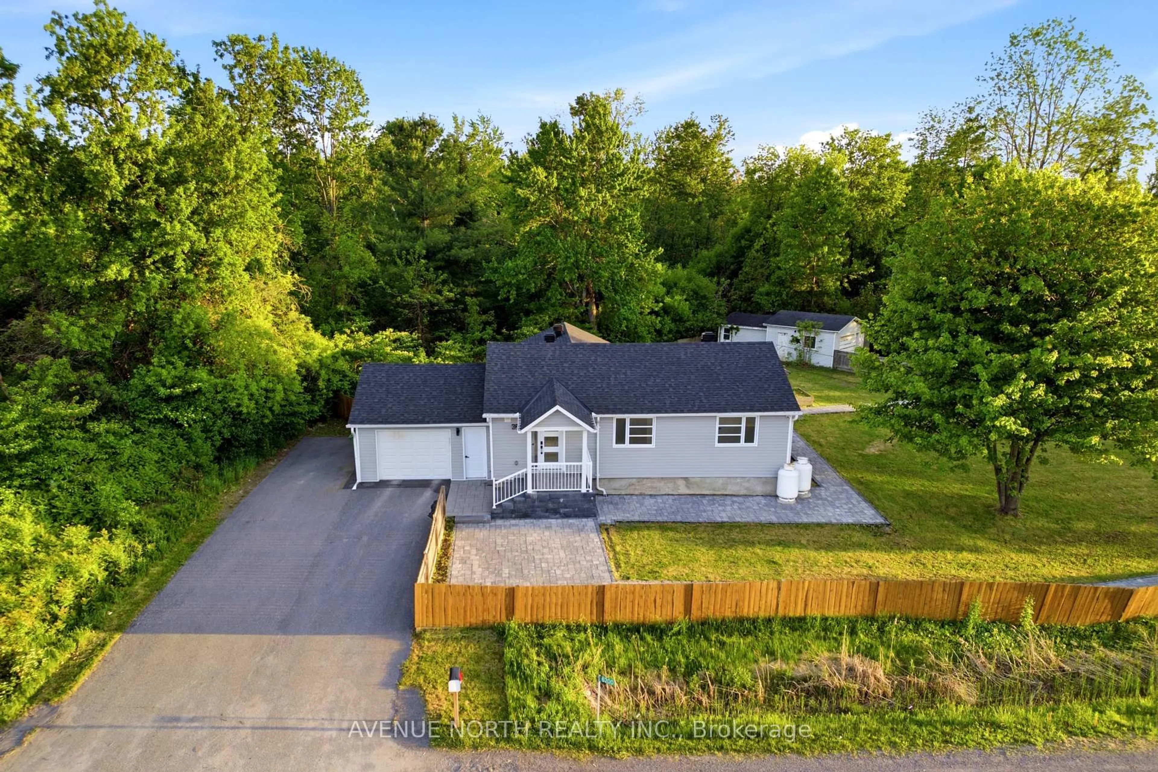 A pic from outside/outdoor area/front of a property/back of a property/a pic from drone, unknown for 6200 Russell Rd, Carlsbad Springs Ontario K0A 1K0
